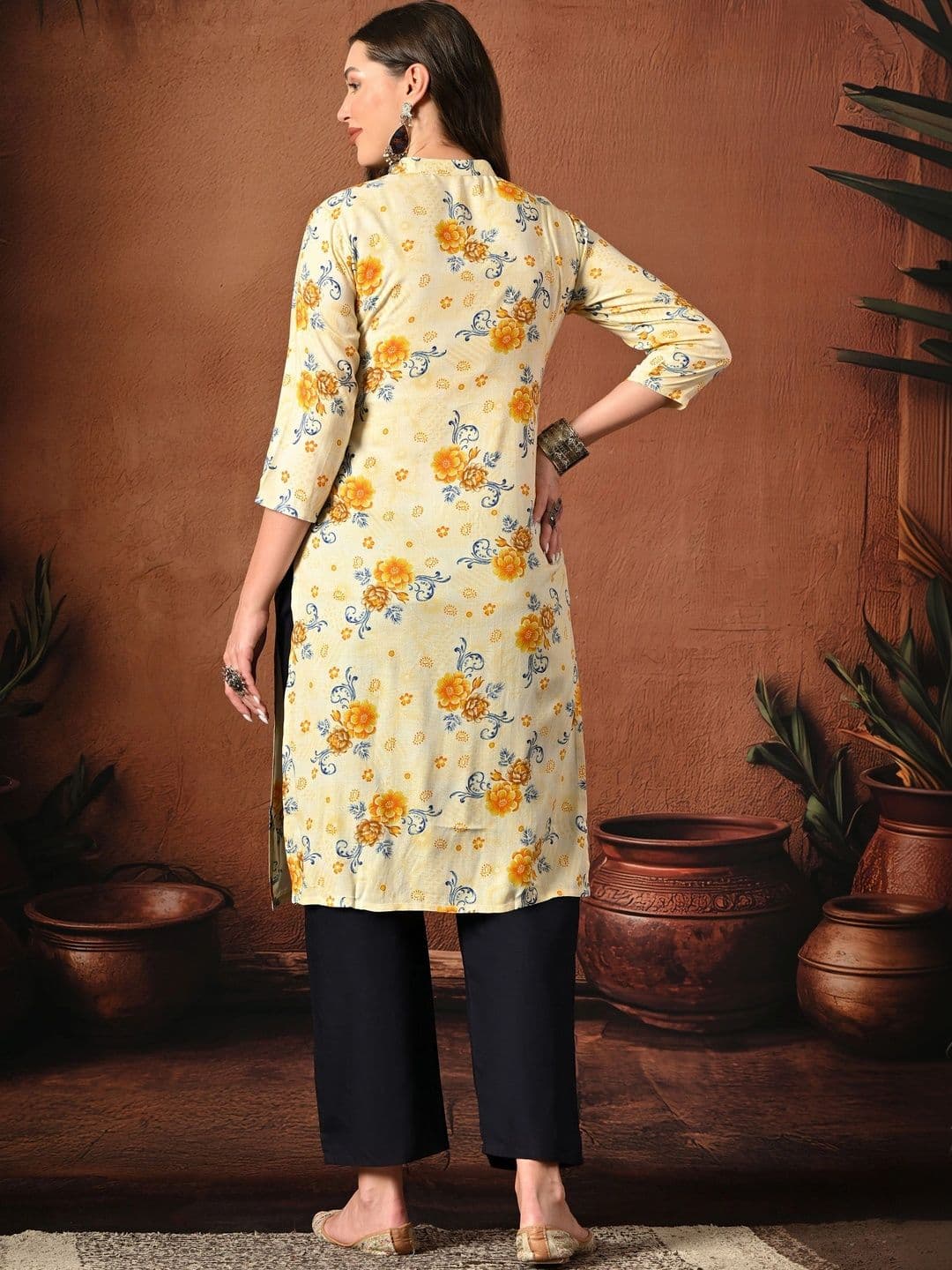 Sangria Women Floral Printed Floral Kurta thumbnail 5