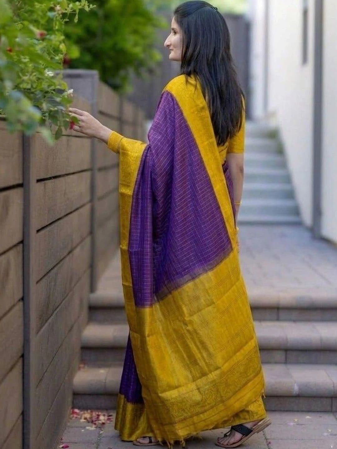 MITAL ENTERPRISE Art Silk Saree thumbnail 4