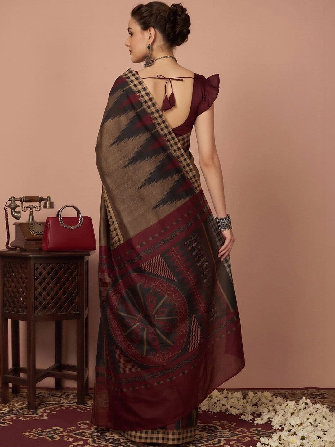 Anouk Ethnic Motifs Silk Blend Designer Ikat Saree thumbnail 7