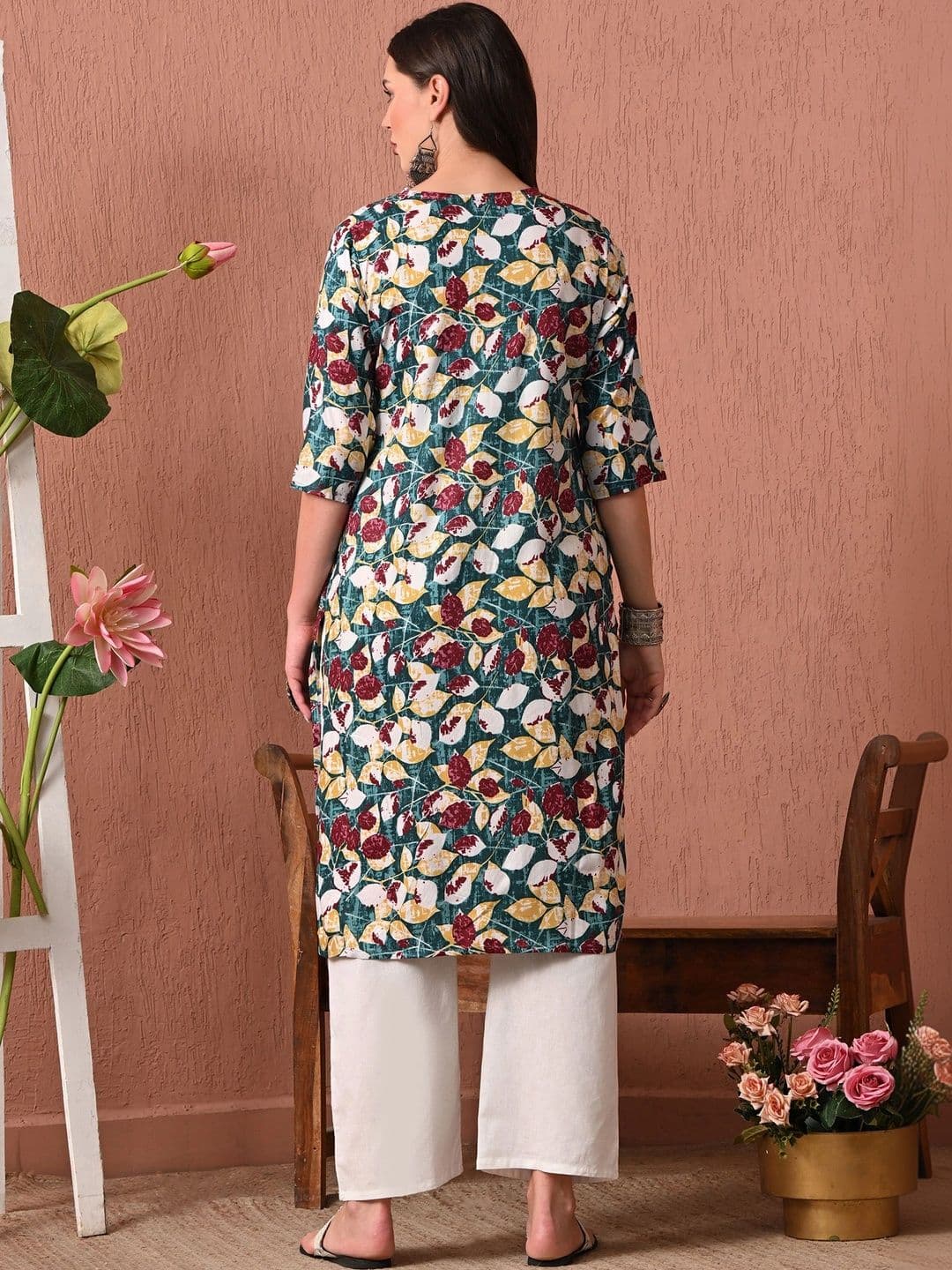 Sangria Women Floral Printed Floral Kurta thumbnail 4