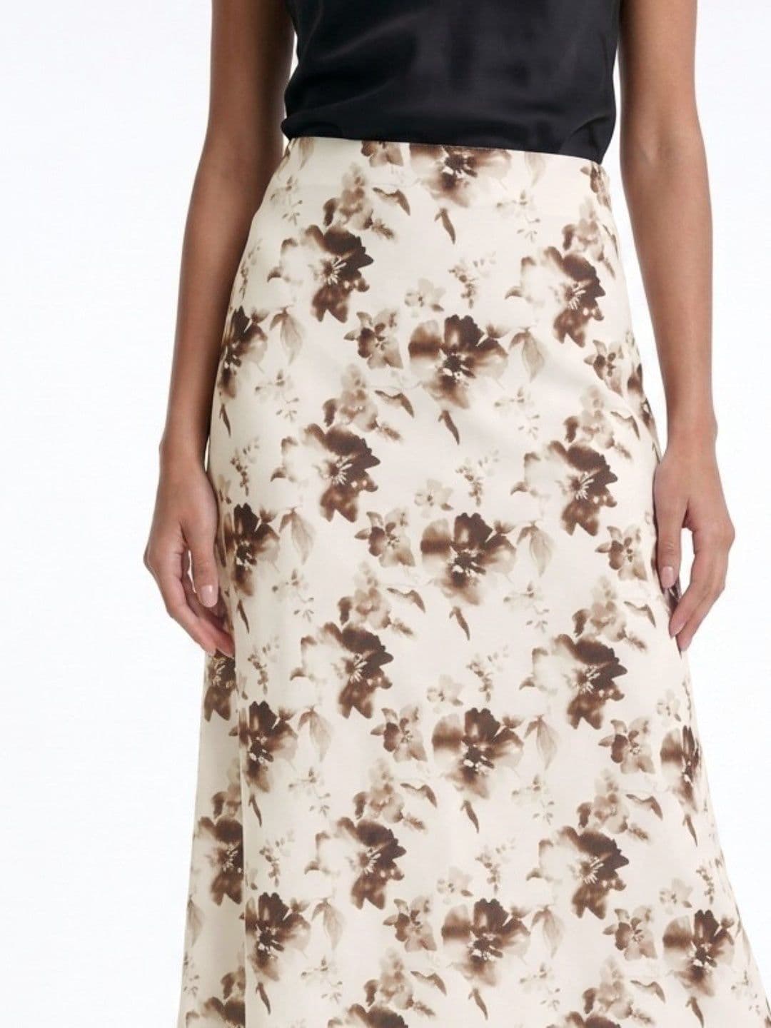 glitchez Women Floral Printed Midi A-Line Skirt thumbnail 5