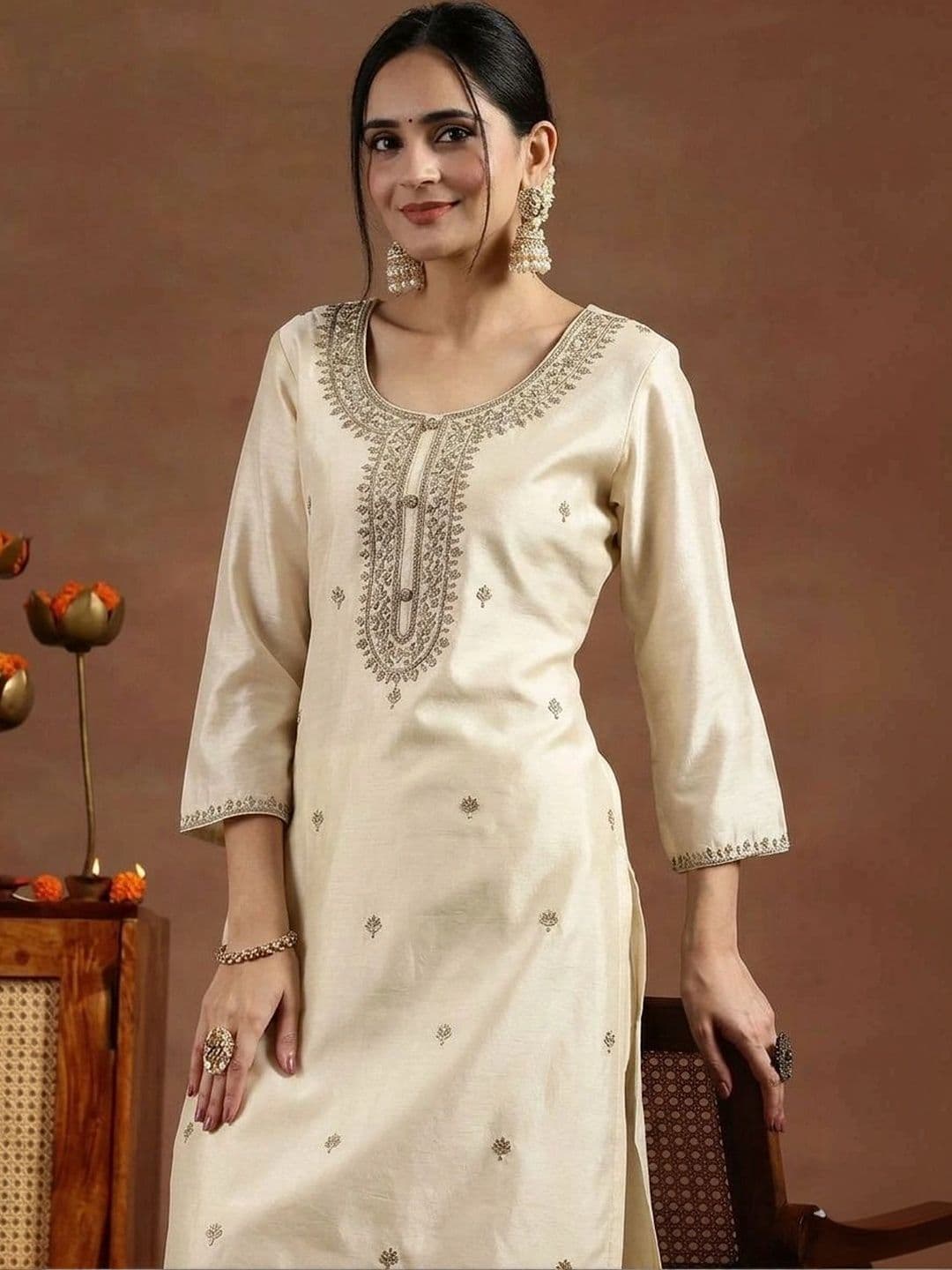 NARACHI TEXWORLD Women Embroidered Thread Work Kurta thumbnail 2
