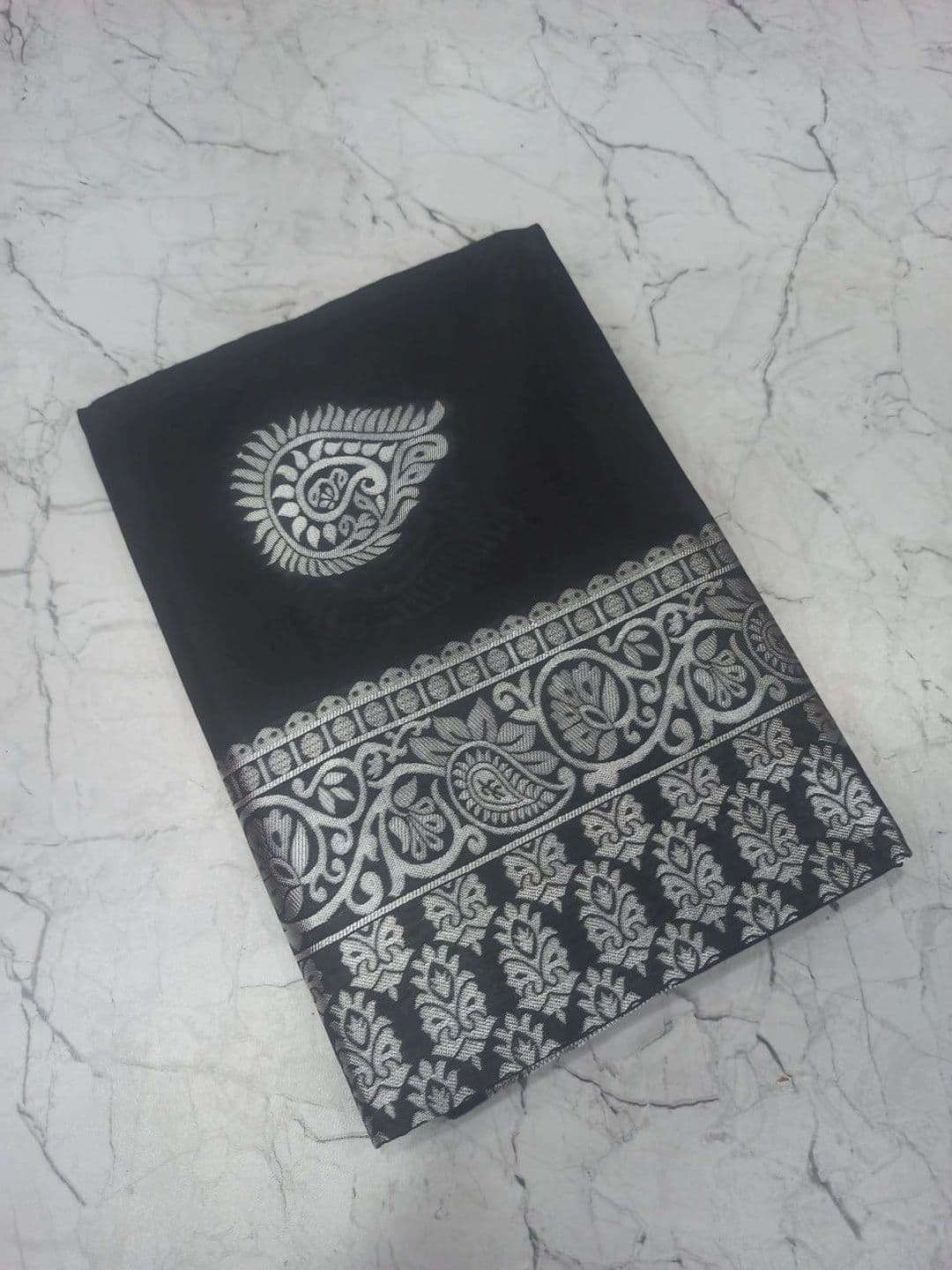 MARUTI VASTRAM Woven Design Zari Art Silk Banarasi Saree thumbnail 2