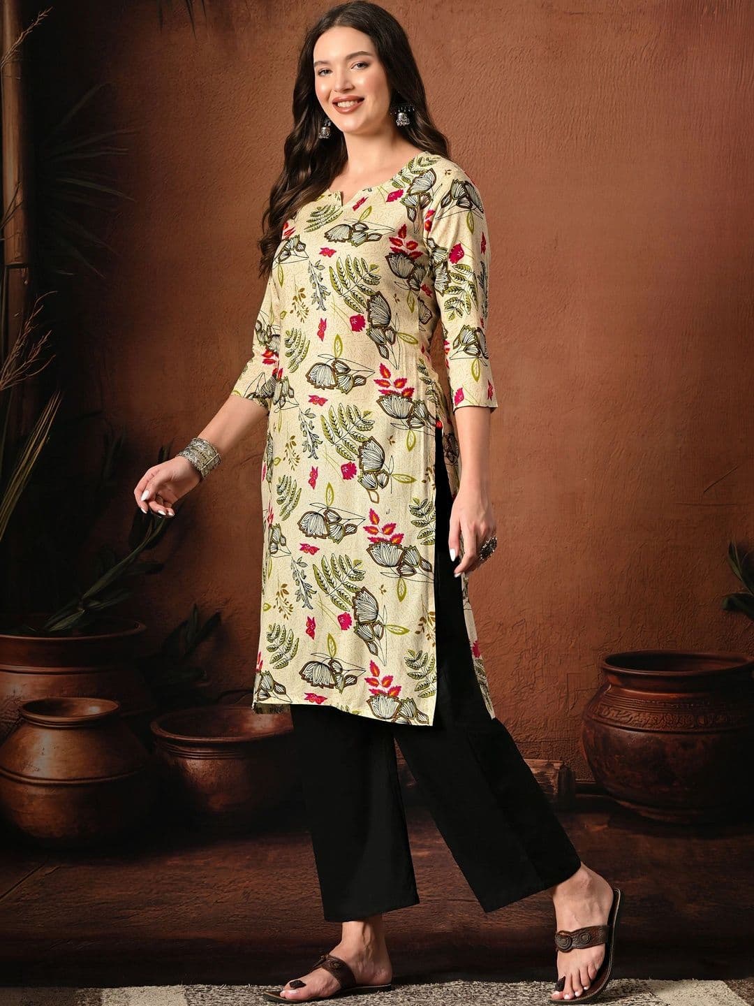 Sangria Women Floral Printed Floral Kurta thumbnail 3
