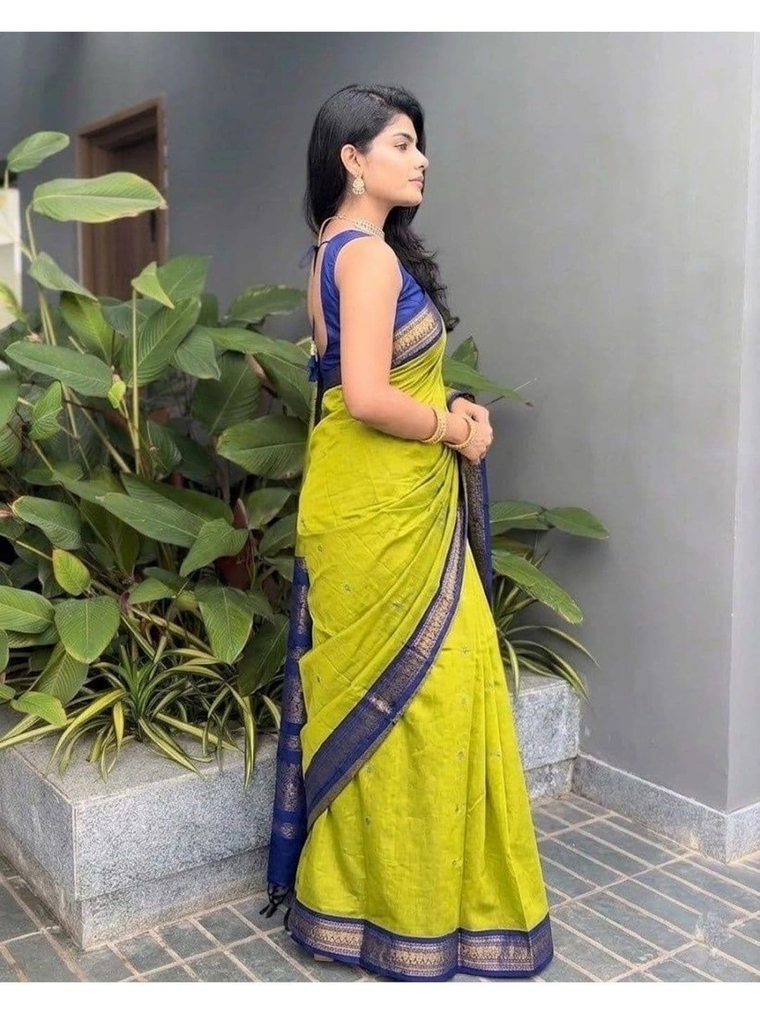 MITAL ENTERPRISE Women Zari Art Silk Saree thumbnail 4