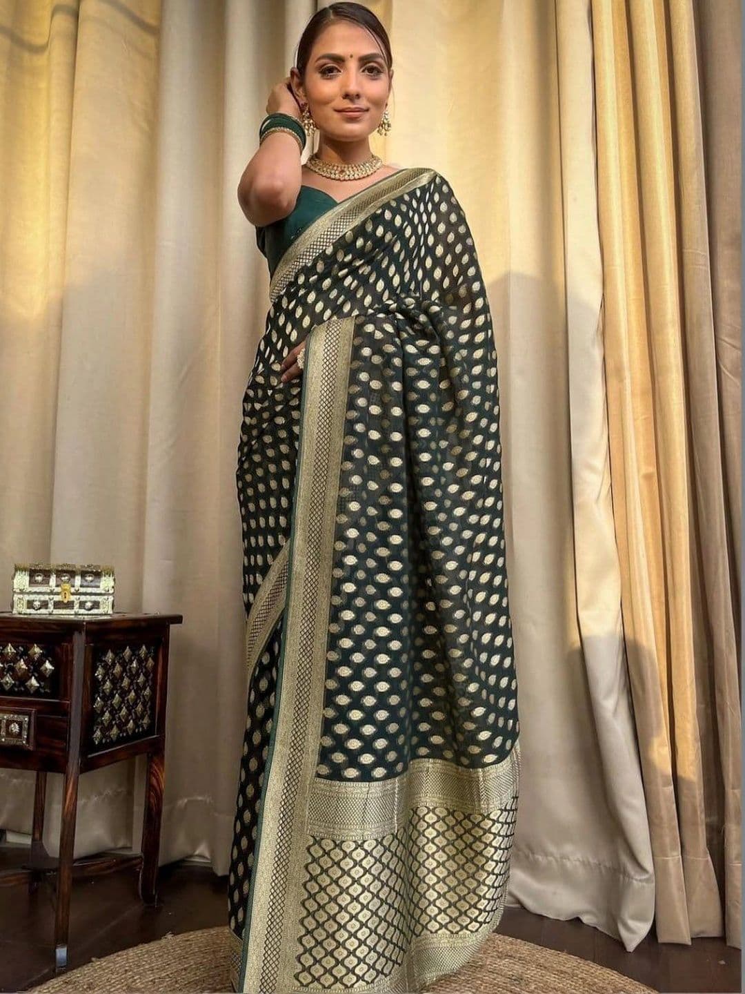 The Loomira Woven Design Zari Art Silk Banarasi Saree thumbnail 2