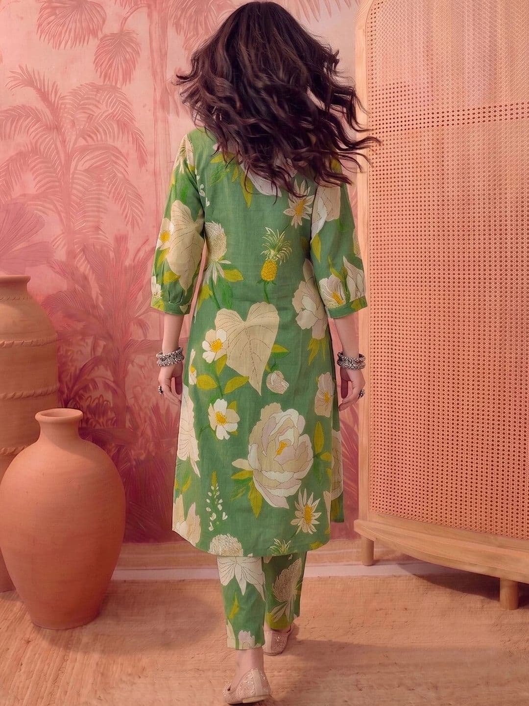 Sangria Women Floral Printed Regular Kurta with Trousers thumbnail 7