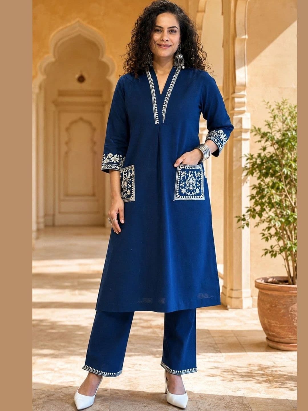 Sun Fashion And Lifestyle Women Ethnic Motifs Embroidered Regular Thread Work Kurta with Trousers - view 1