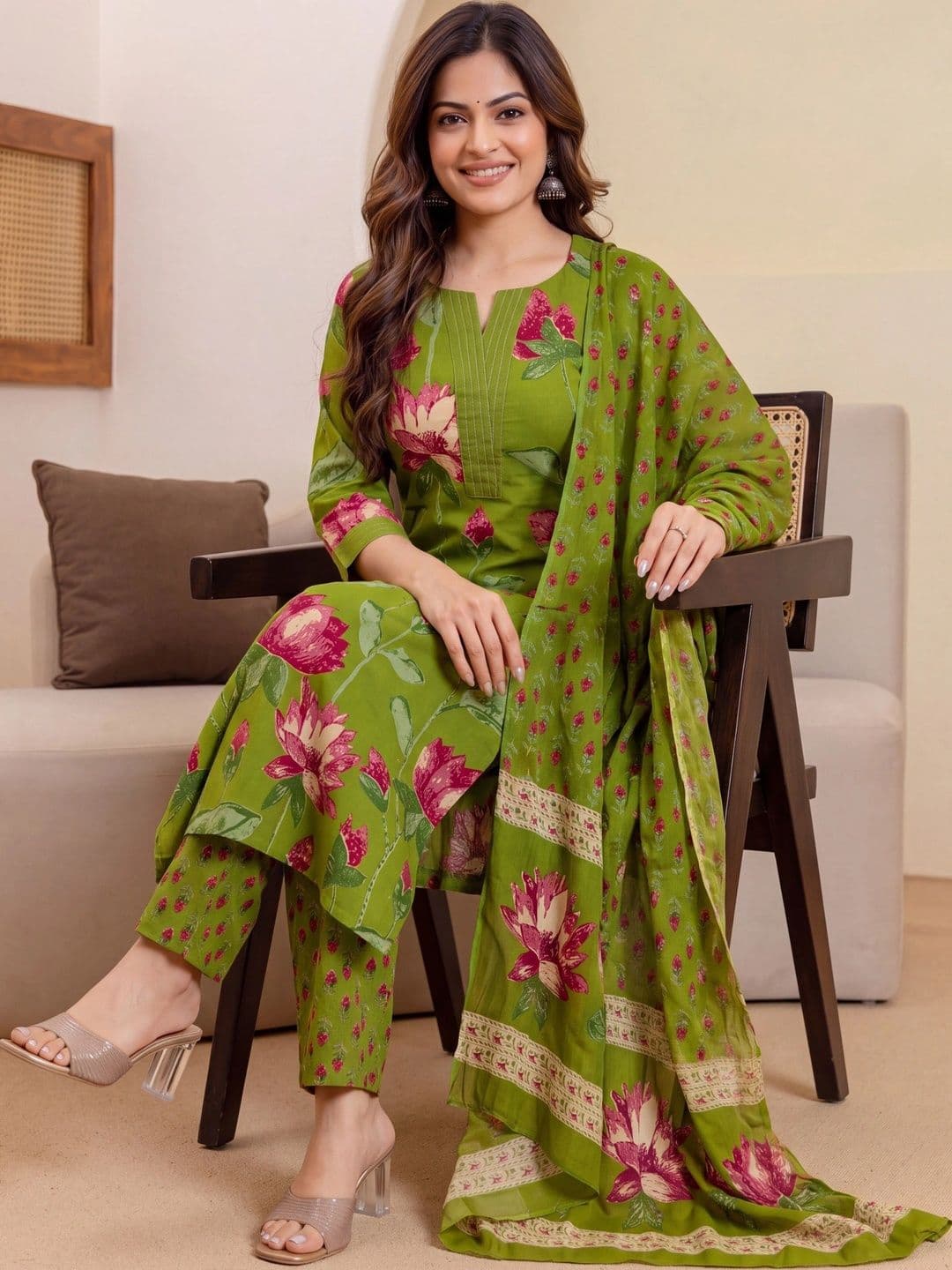Shree Ramkrishna Fab Women Floral Printed Regular Pure Cotton Kurta with Trousers & With Dupatta thumbnail 2
