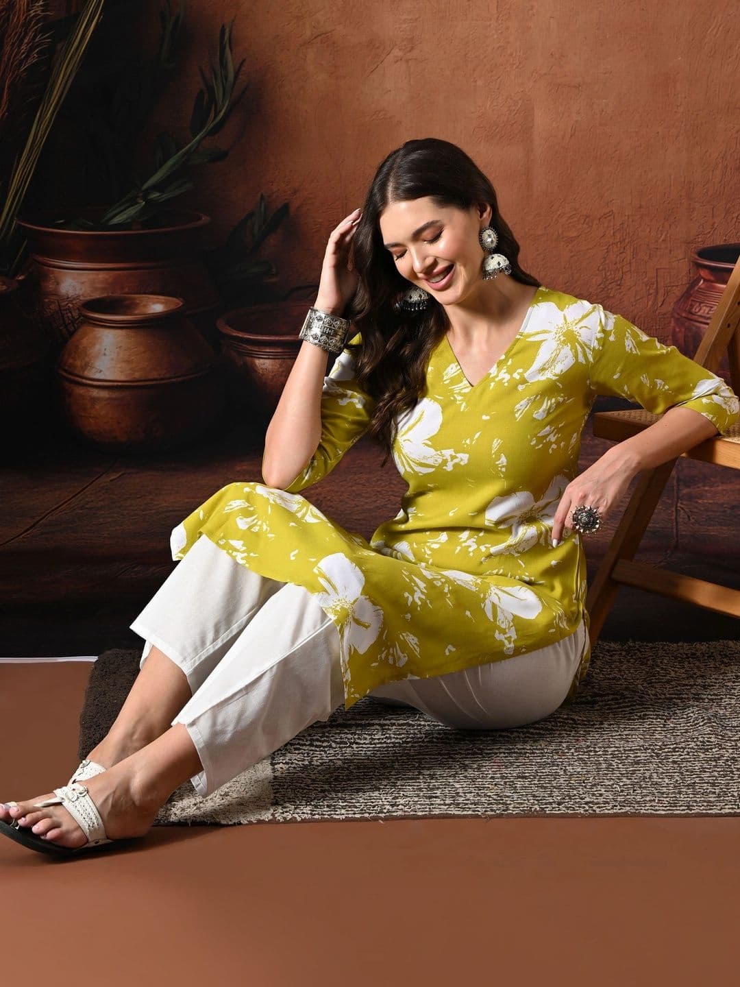 Sangria Women Floral Printed Floral Kurta thumbnail 2