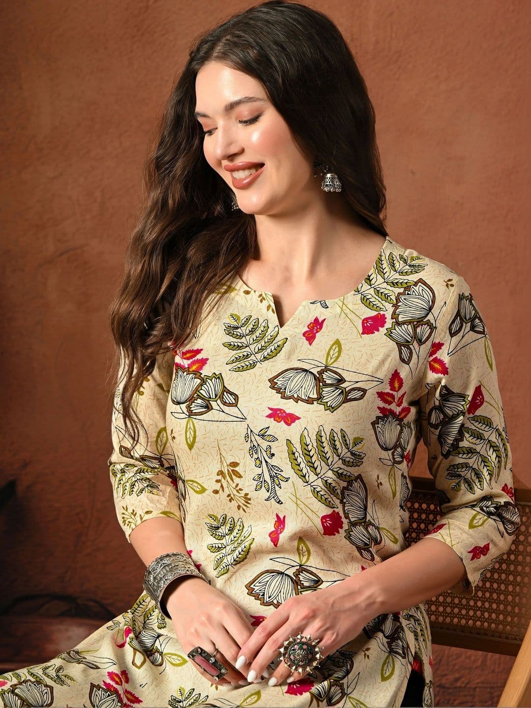 Sangria Women Floral Printed Floral Kurta thumbnail 2