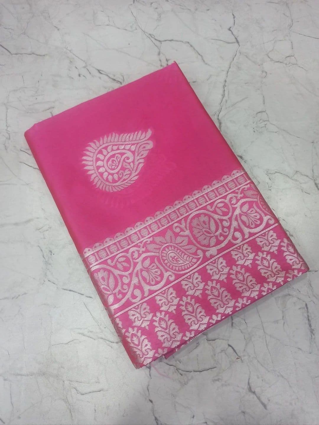 MARUTI VASTRAM Woven Design Zari Art Silk Banarasi Saree thumbnail 4