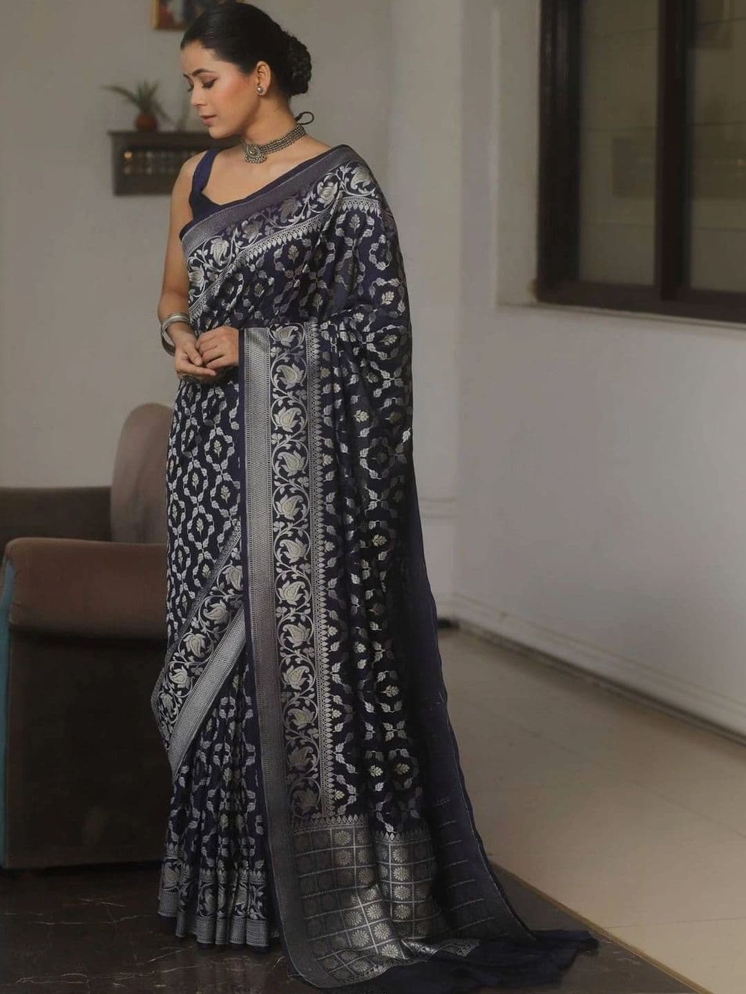 Anokhi Attire Woven Design Zari Art Silk Banarasi Saree thumbnail 4