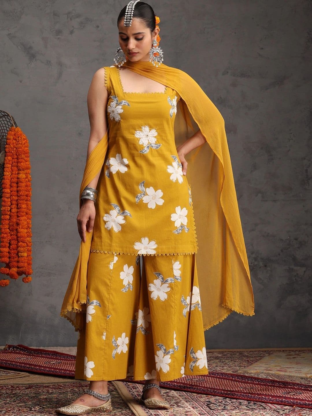 Khushal K Women Floral Printed Regular Pure Cotton Kurta with Palazzos & With Dupatta thumbnail 5