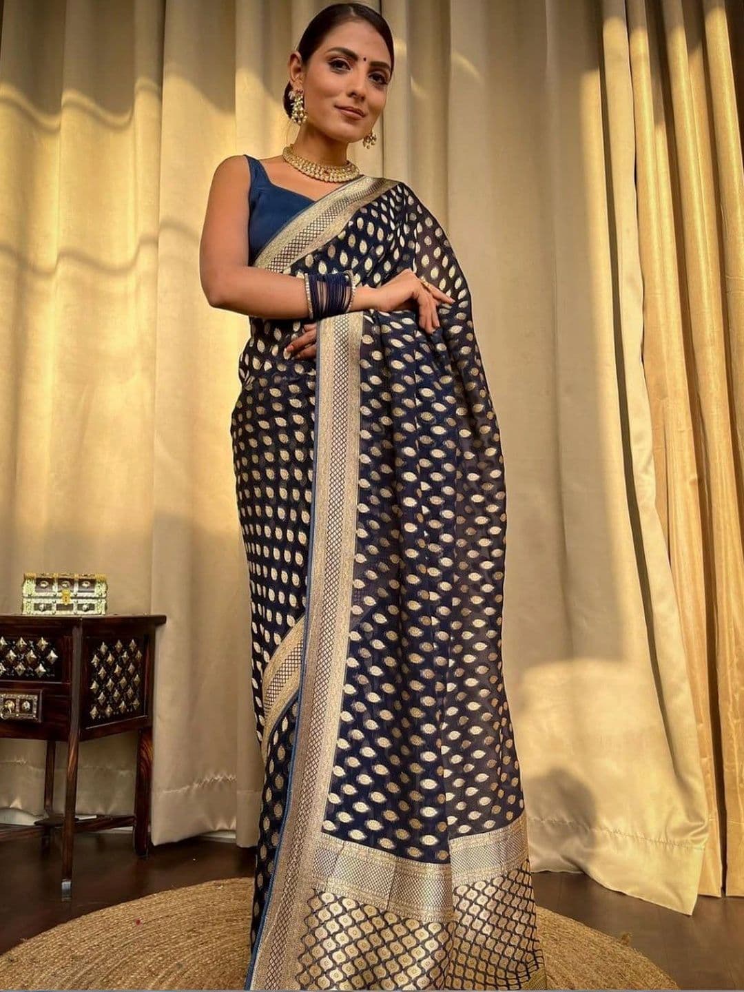 The Loomira Woven Design Zari Art Silk Banarasi Saree thumbnail 3