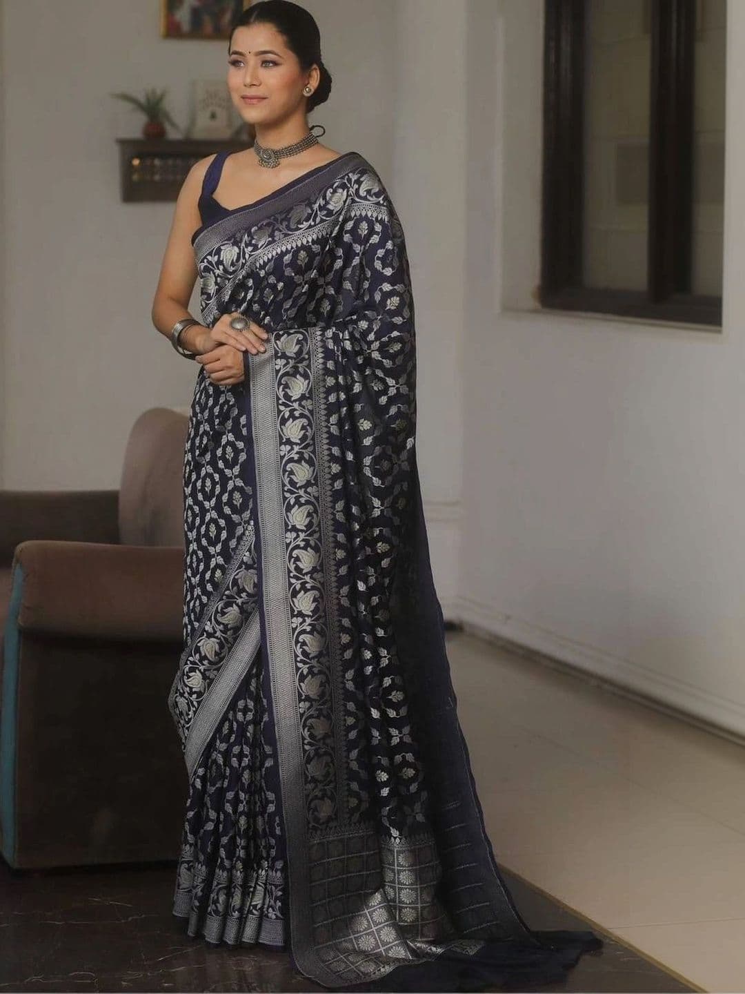 MARUTI VASTRAM Woven Design Zari Art Silk Banarasi Saree - view 1