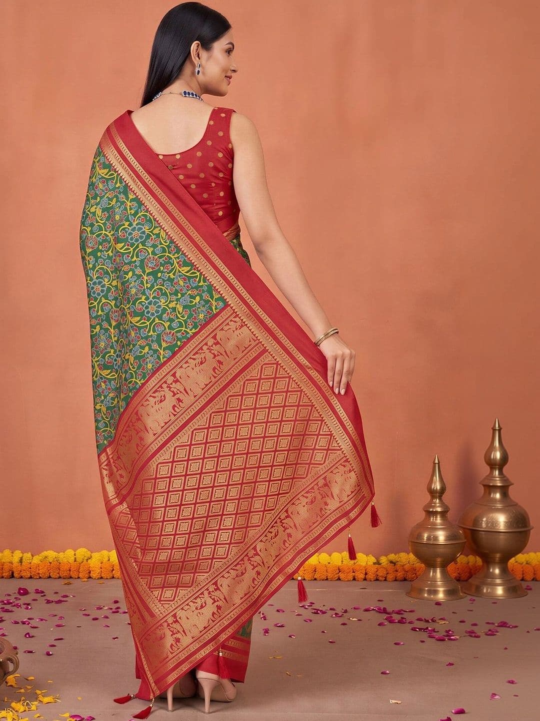 Anouk Floral Zari Designer Saree thumbnail 6