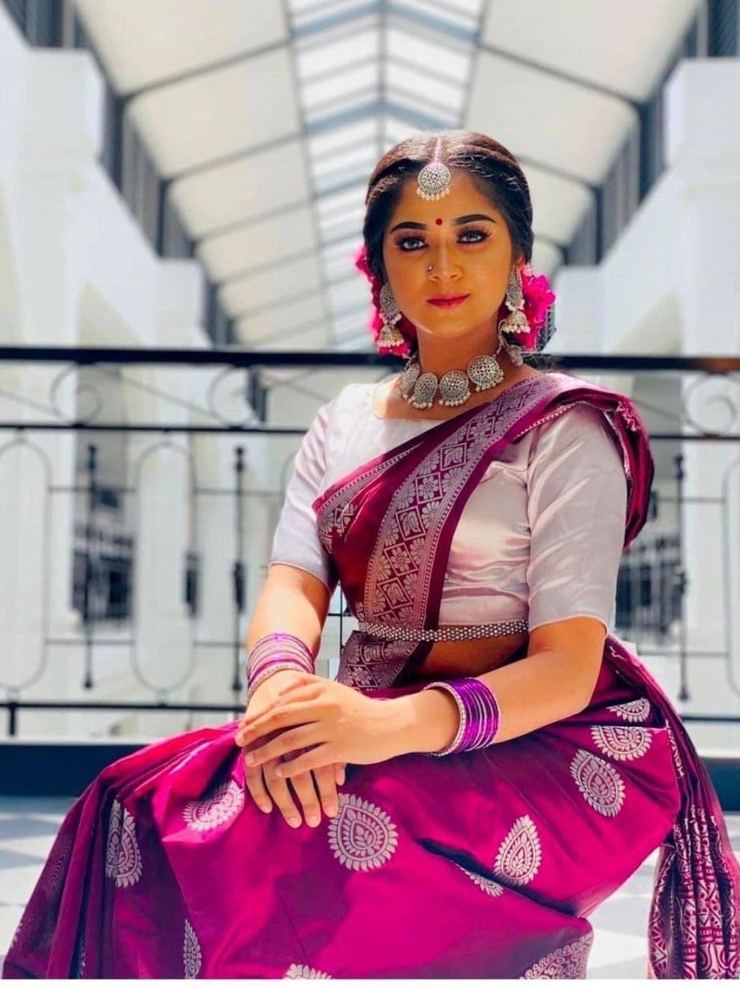 MARUTI VASTRAM Woven Design Zari Art Silk Banarasi Saree thumbnail 4