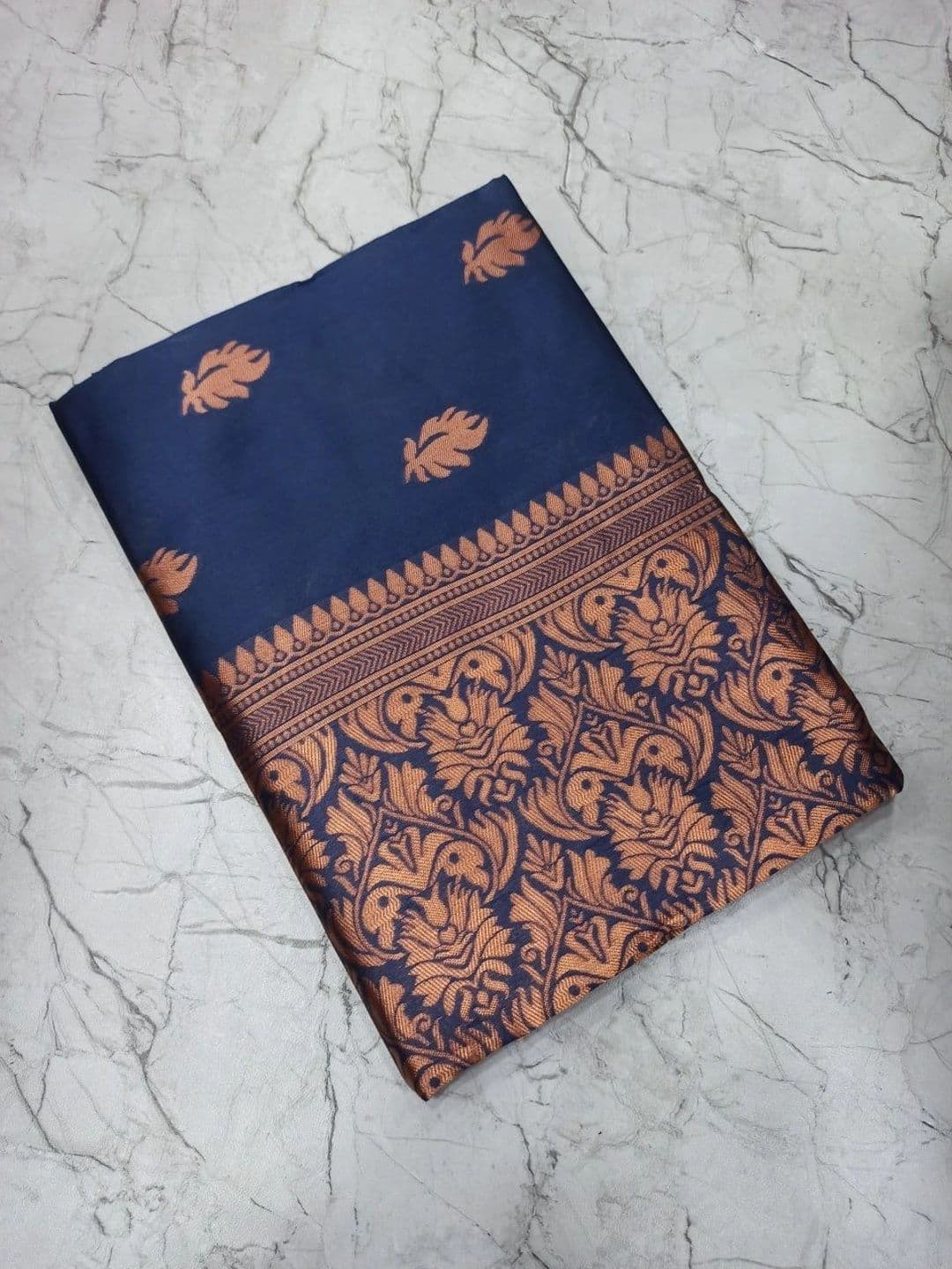 MARUTI VASTRAM Woven Design Zari Art Silk Banarasi Saree thumbnail 2