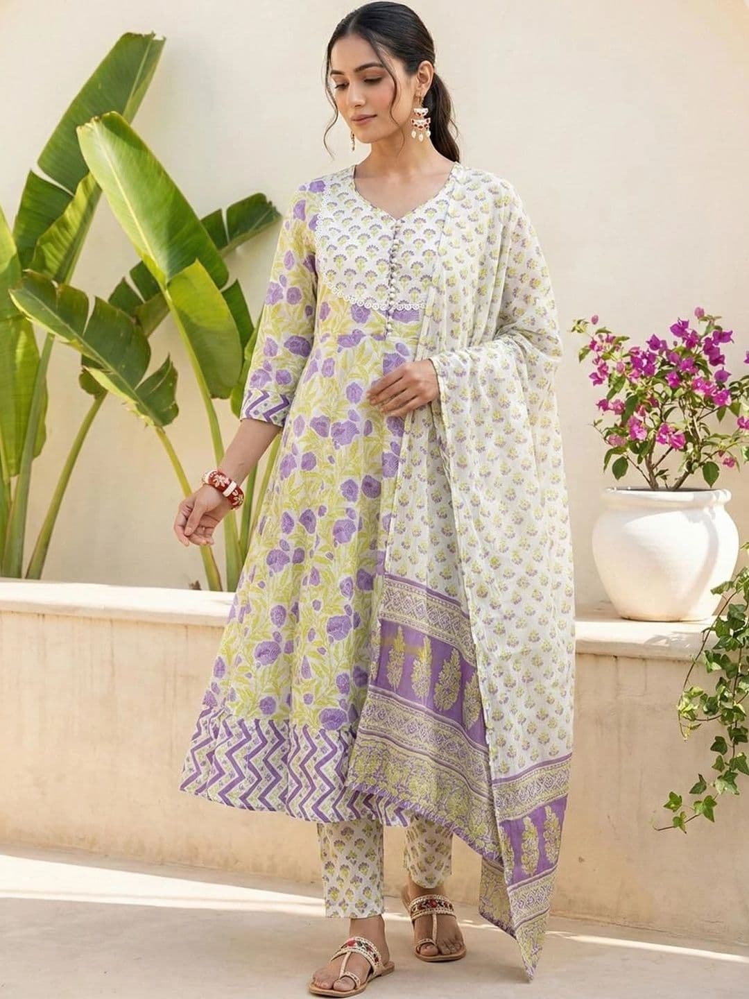 SHRI VANYA CREATION Women Floral Printed Regular Pure Cotton Kurta with Trousers & With Dupatta thumbnail 5