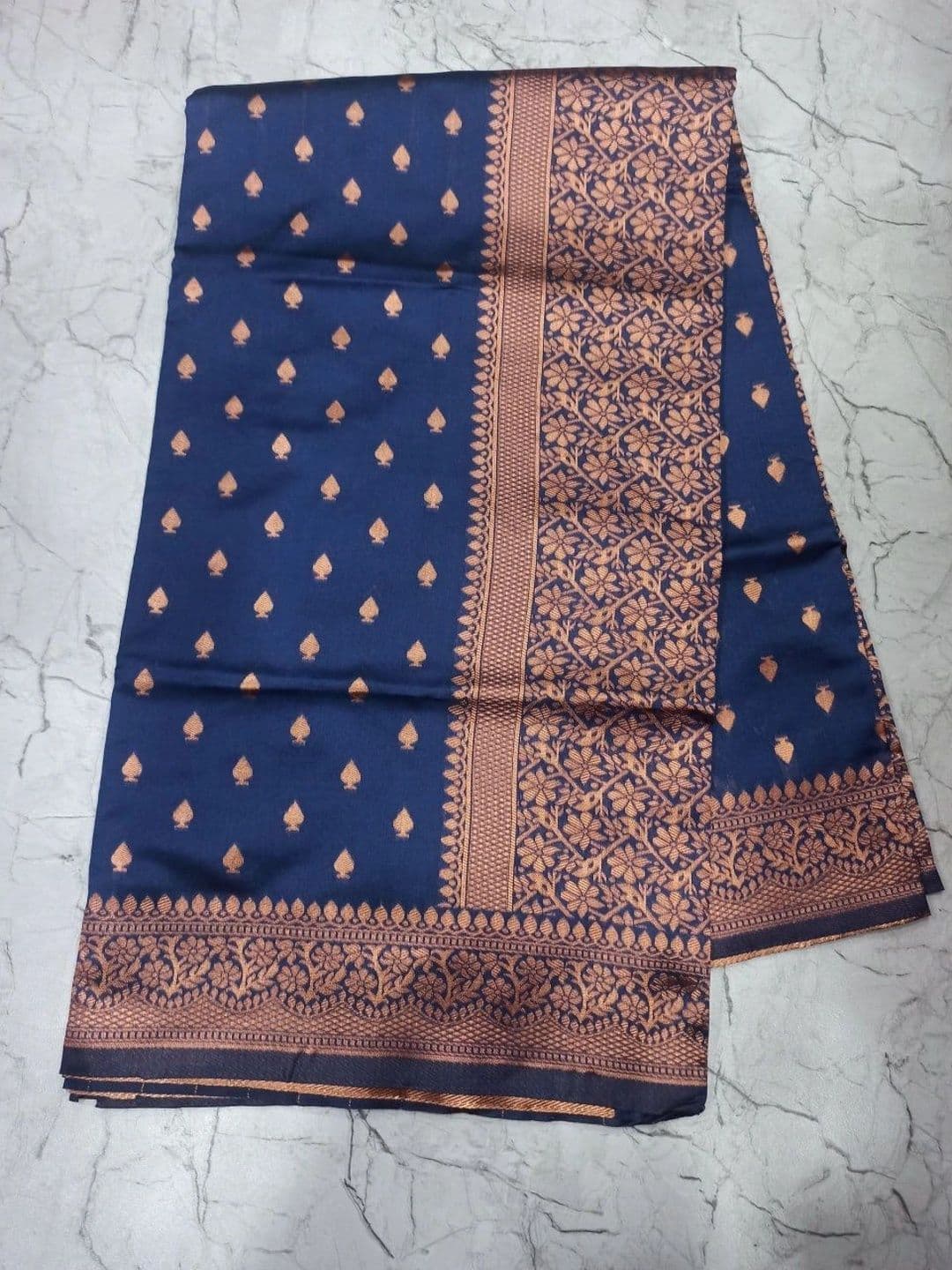 MARUTI VASTRAM Woven Design Zari Art Silk Banarasi Saree thumbnail 2