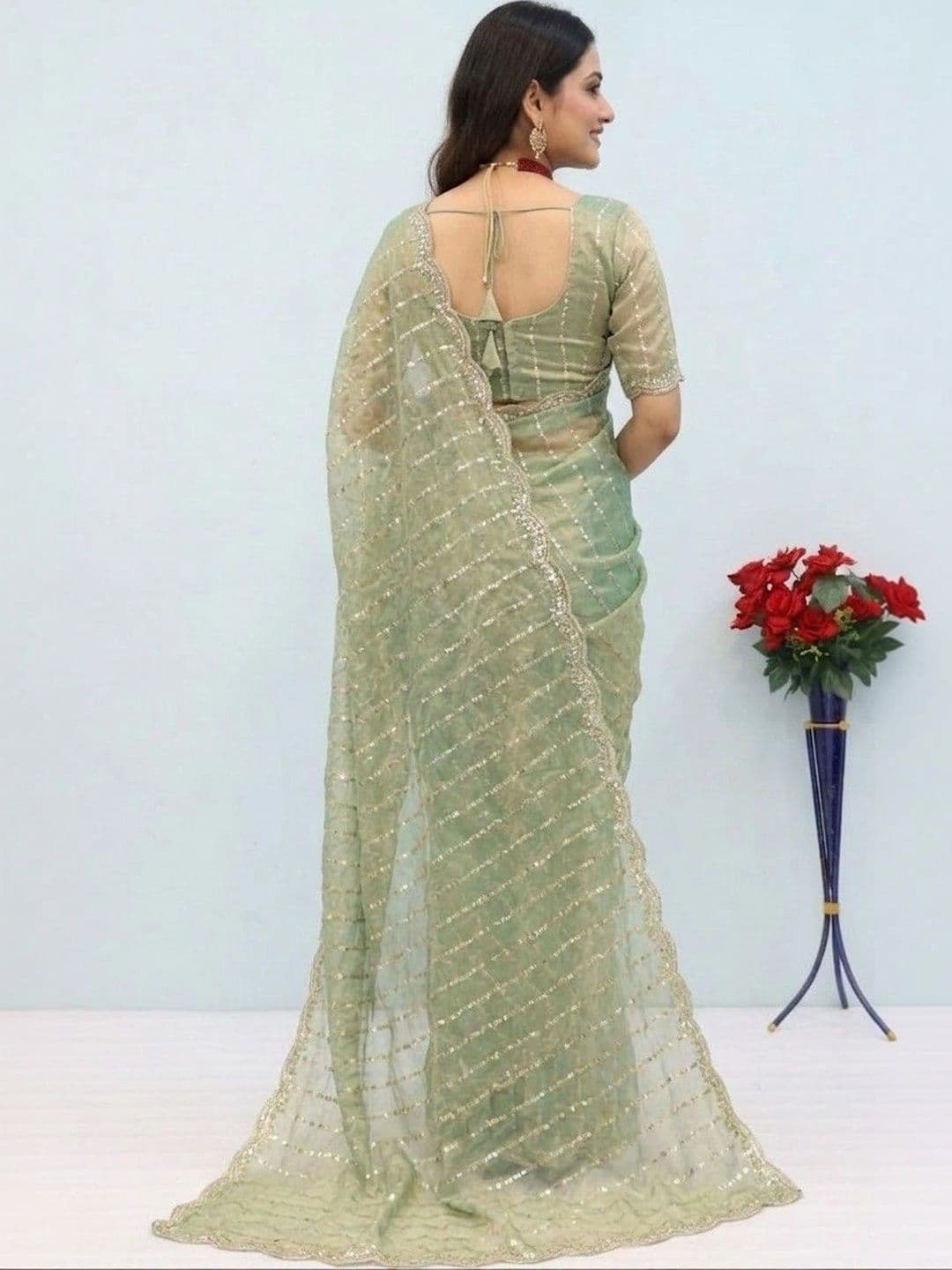 SmileyFashion Embellished Sequinned Poly Chiffon Designer Saree thumbnail 4