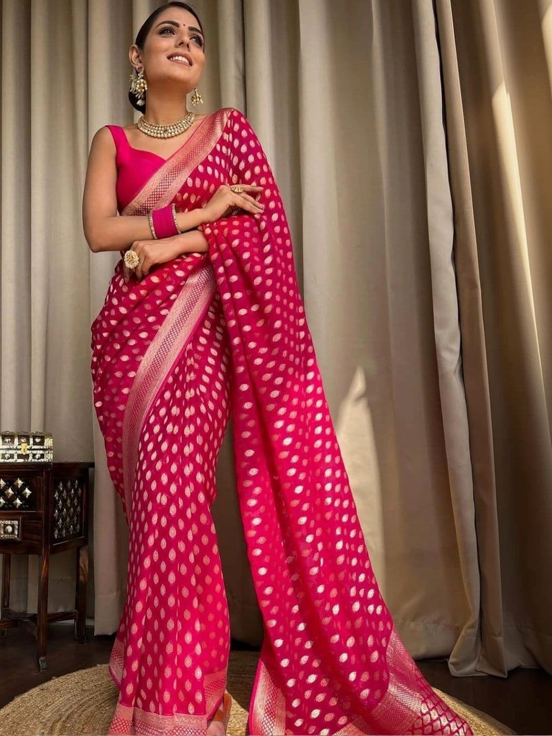 MARUTI VASTRAM Woven Design Zari Art Silk Banarasi Saree thumbnail 6