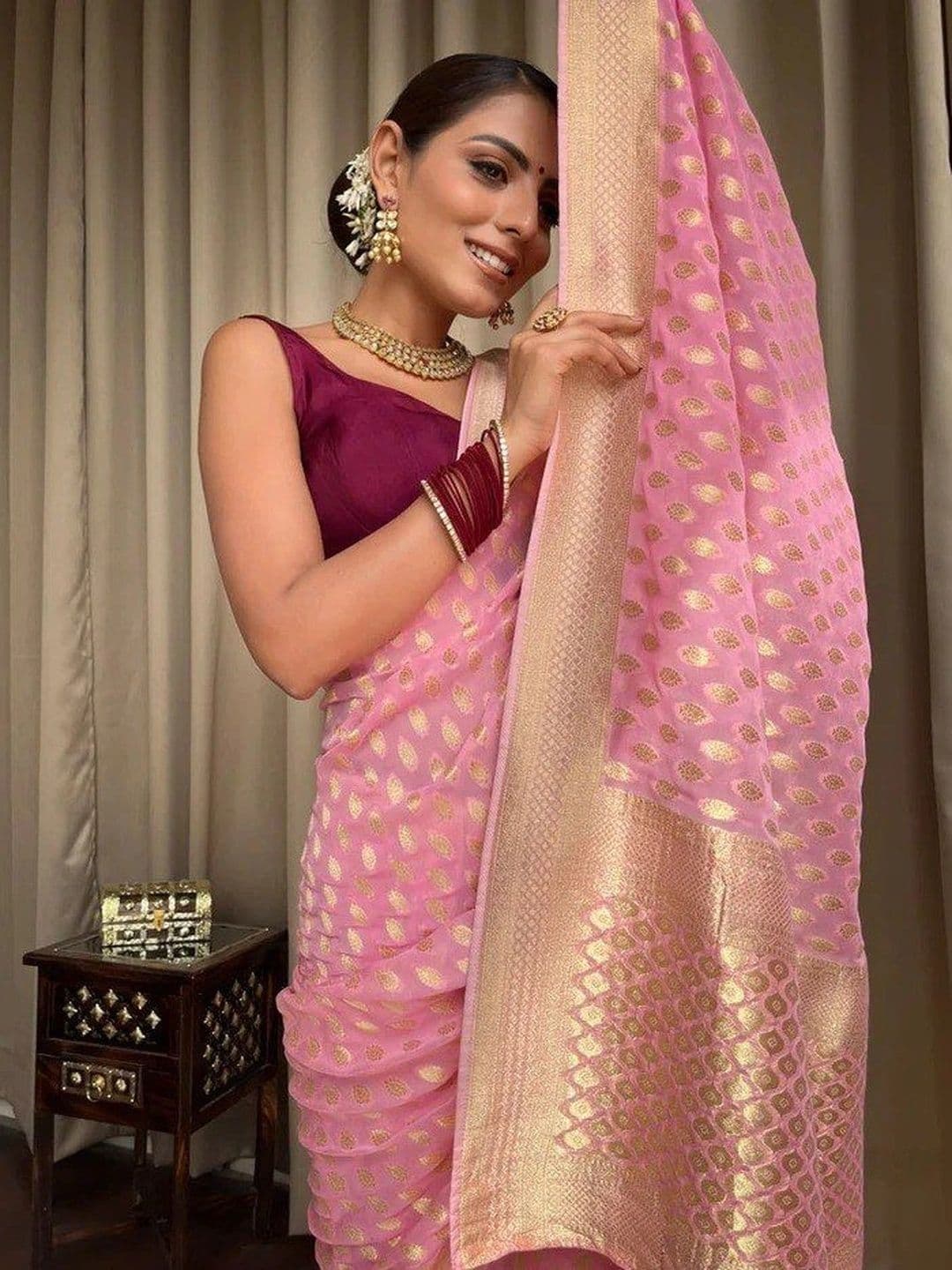MARUTI VASTRAM Woven Design Zari Art Silk Banarasi Saree thumbnail 3