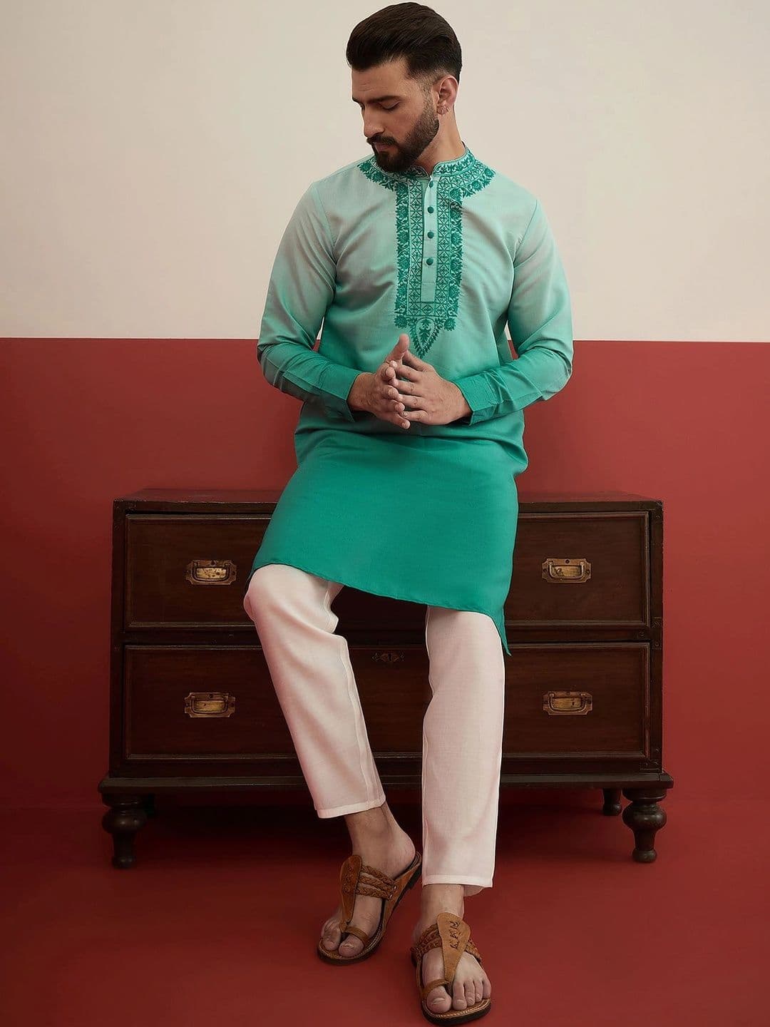 House of Pataudi Men Embroidered Thread Work Kurta thumbnail 2
