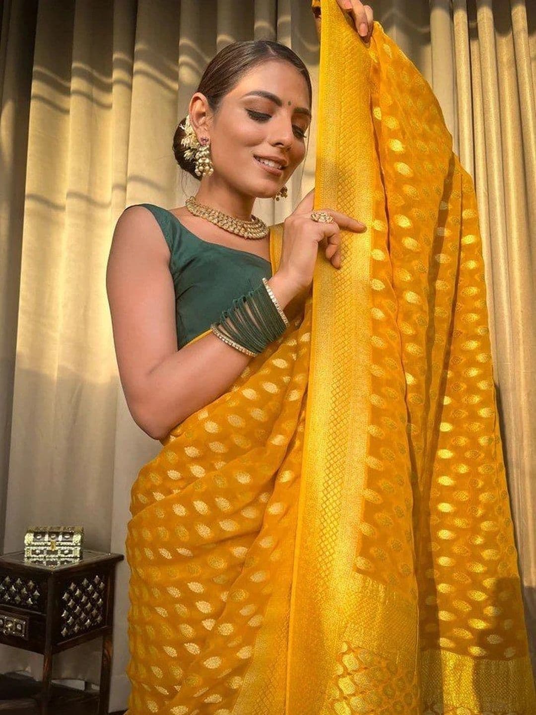 MARUTI VASTRAM Woven Design Zari Art Silk Banarasi Saree thumbnail 7