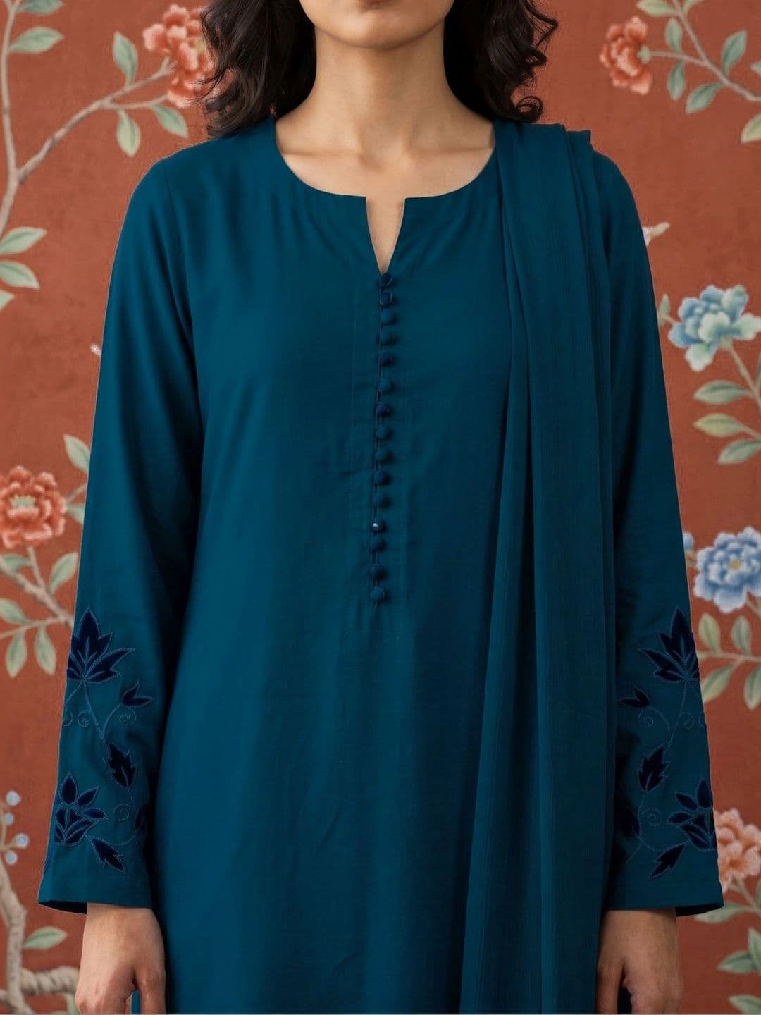 Sangria Women Floral Embroidered Regular Thread Work Kurta with Trousers & With Dupatta thumbnail 3