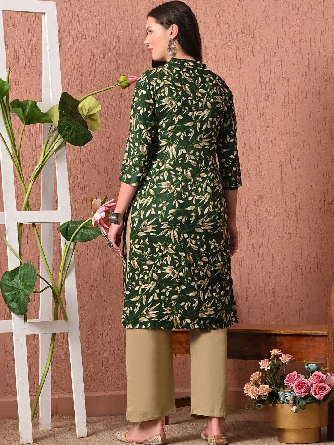 Sangria Women Floral Printed Floral Kurta thumbnail 4