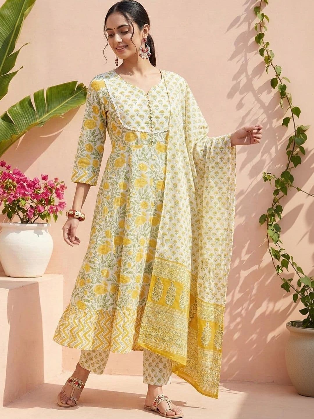SHRI VANYA CREATION Women Floral Printed Empire Pure Cotton Kurta with Trousers & With Dupatta thumbnail 6