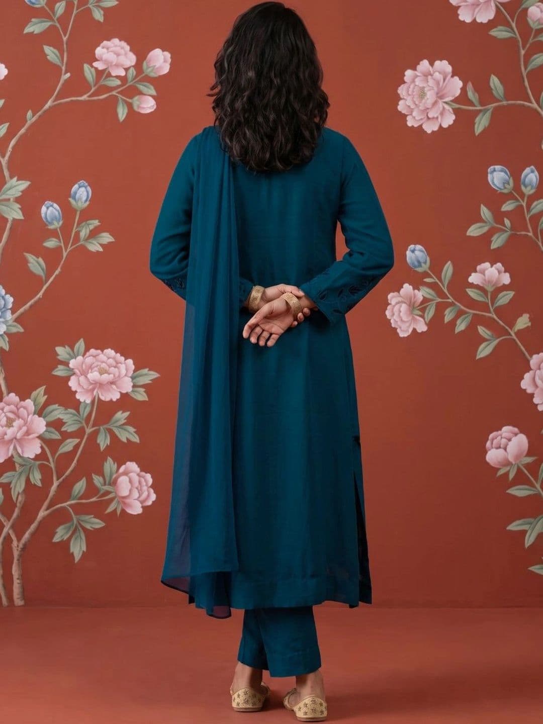 Sangria Women Floral Embroidered Regular Thread Work Kurta with Trousers & With Dupatta thumbnail 2