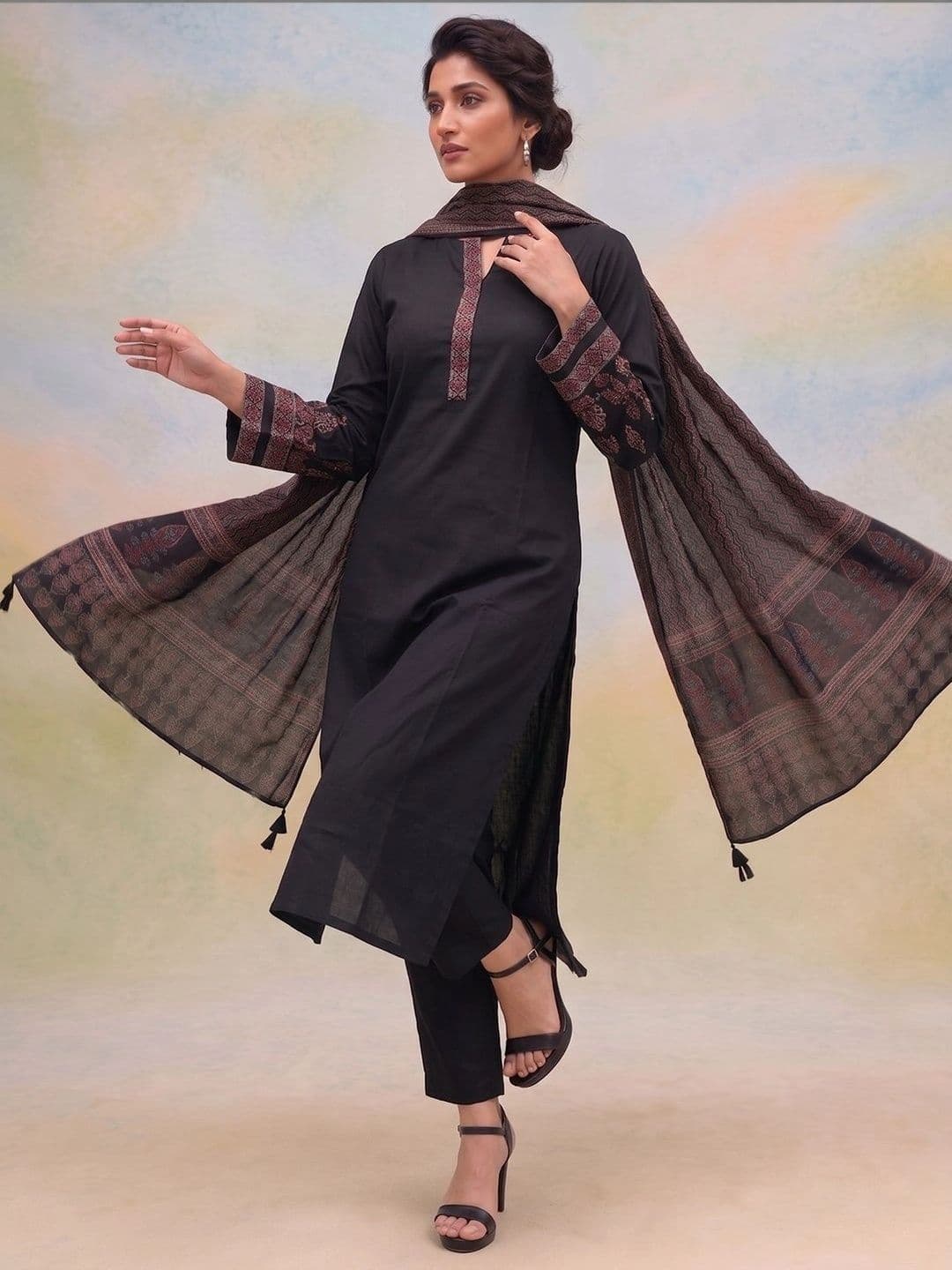 AADVIKA Women Ethnic Motifs Embroidered Regular Thread Work Kurta with Trousers & With Dupatta thumbnail 6