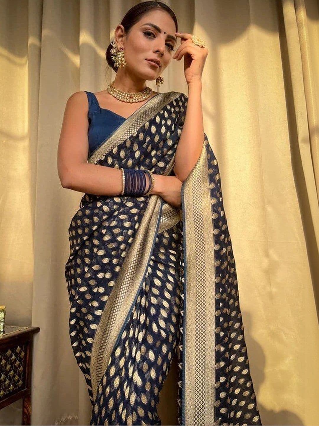 MARUTI VASTRAM Woven Design Zari Art Silk Banarasi Saree thumbnail 5