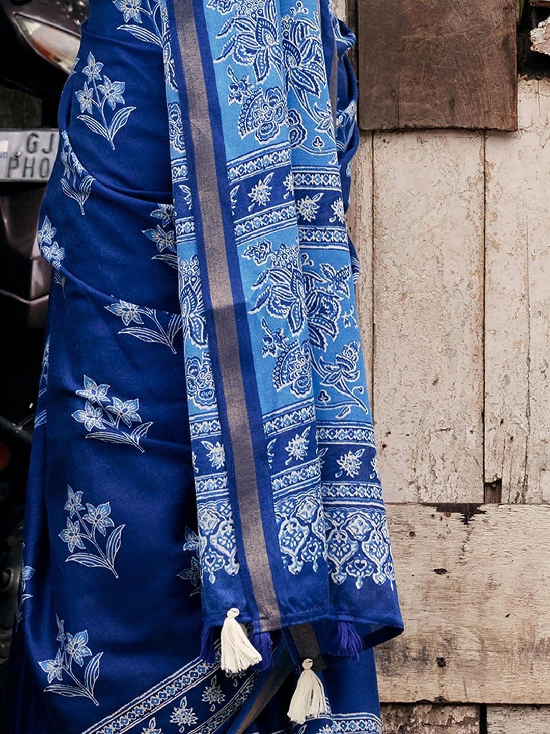 Mitera Floral Designer Block Print Saree thumbnail 5
