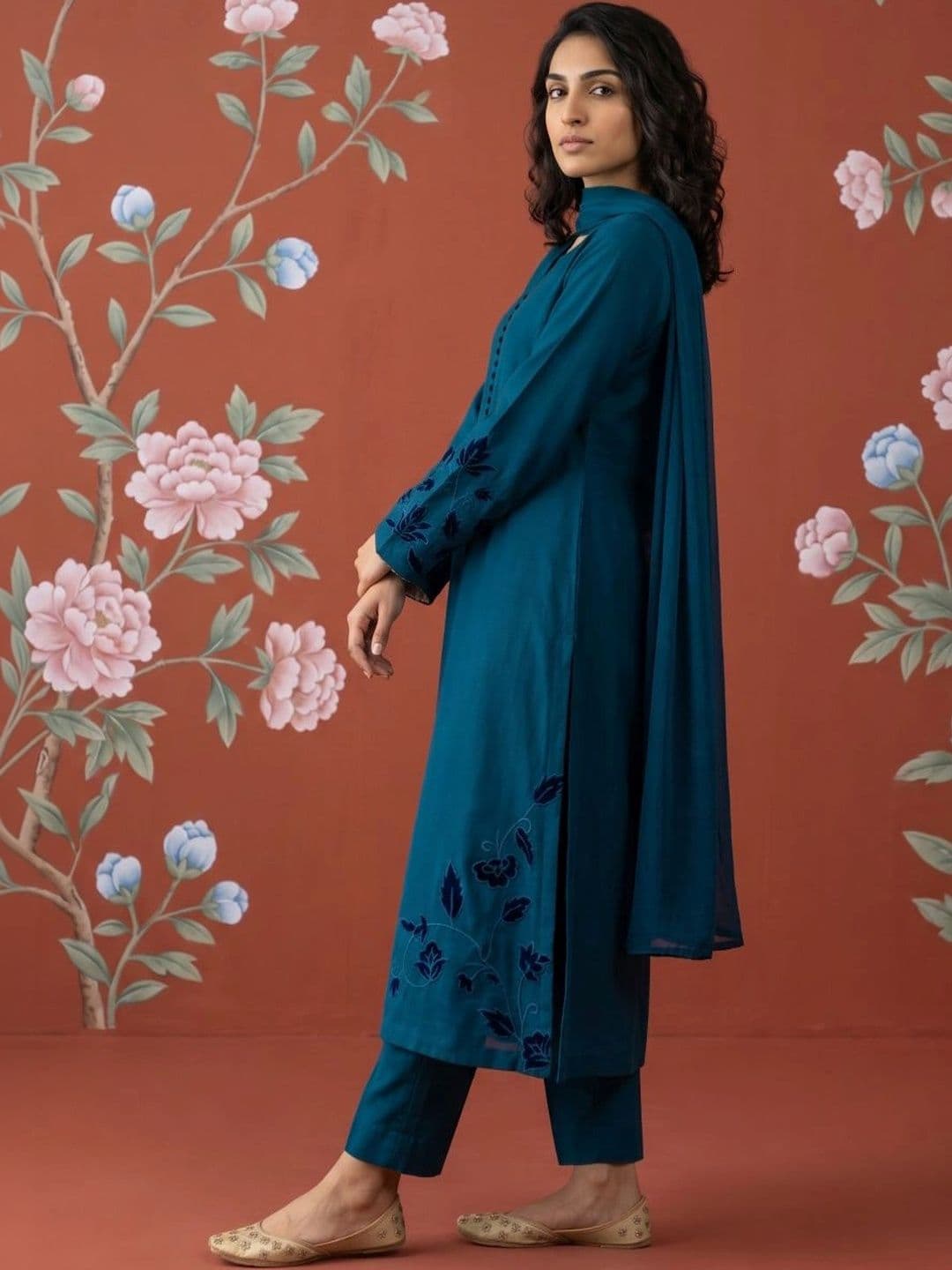Sangria Women Floral Embroidered Regular Thread Work Kurta with Trousers & With Dupatta thumbnail 4