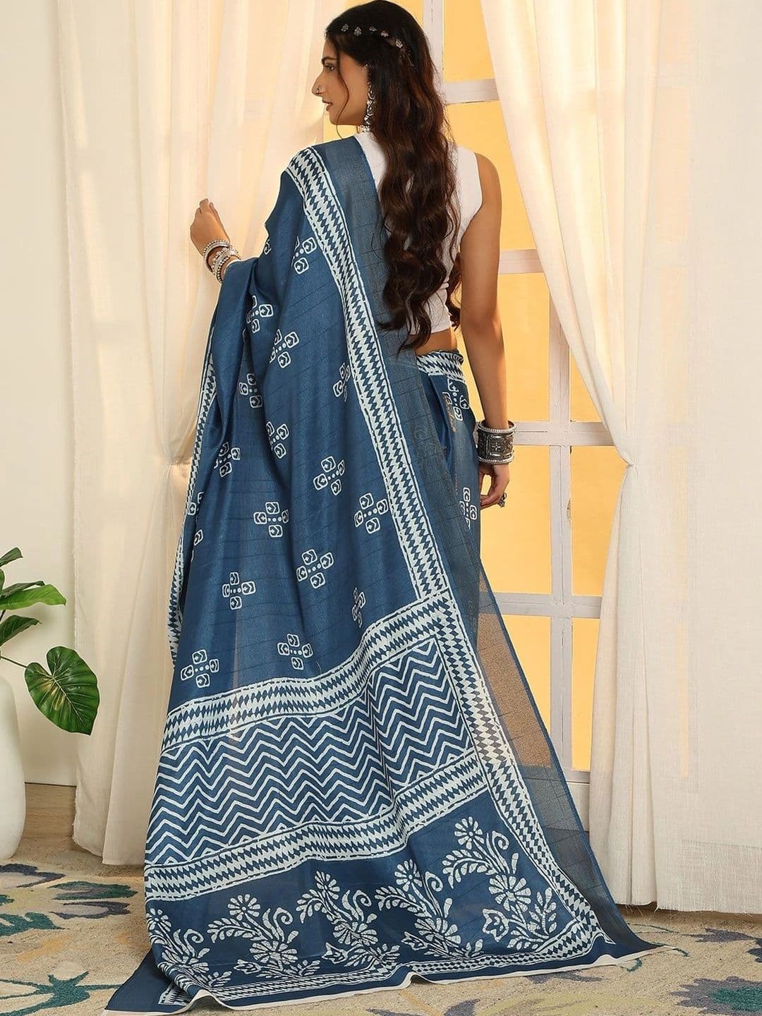 Garden Vareli Art Silk Saree thumbnail 6