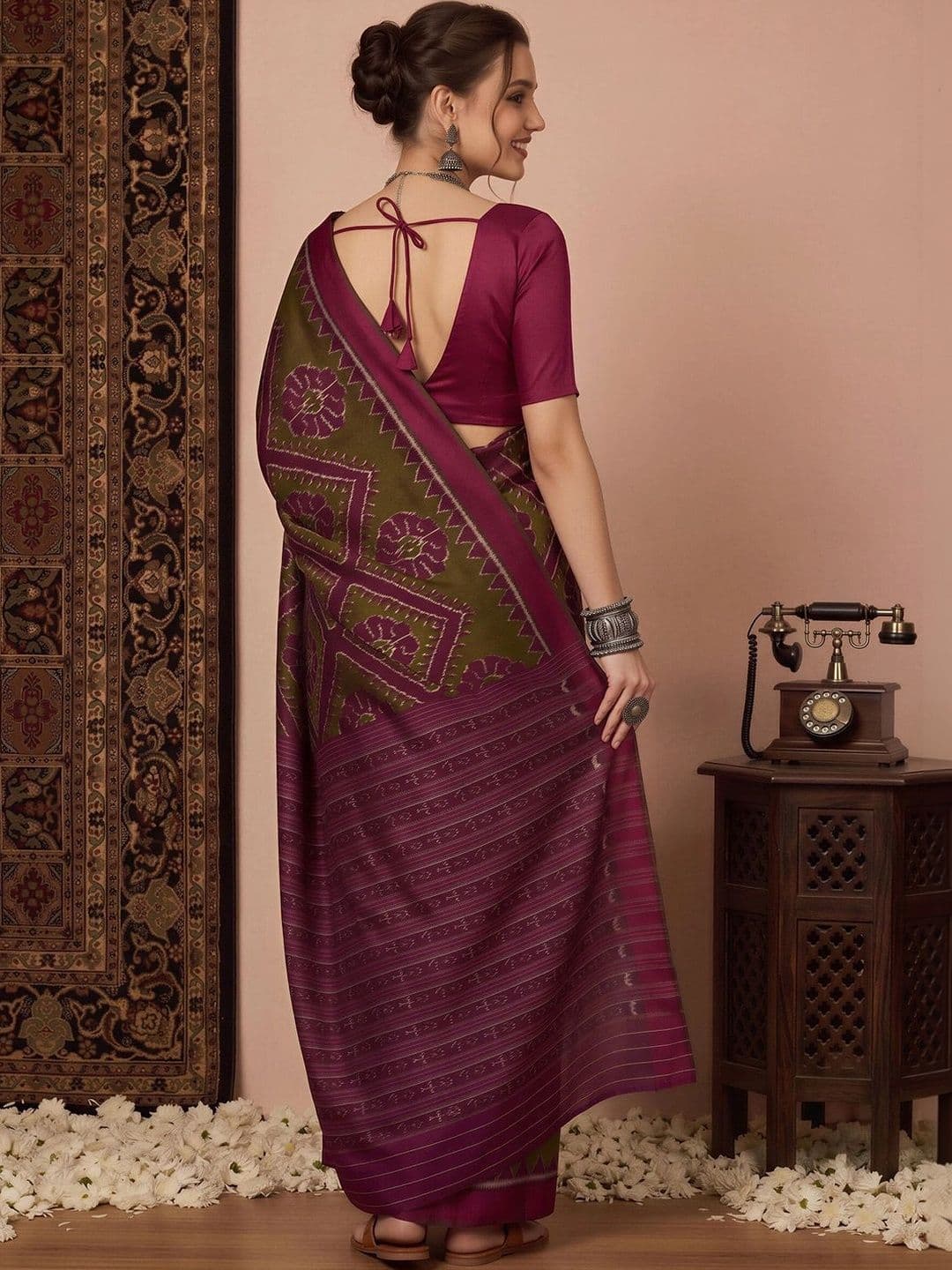 Anouk Ethnic Motifs Silk Blend Designer Ikat Saree thumbnail 3