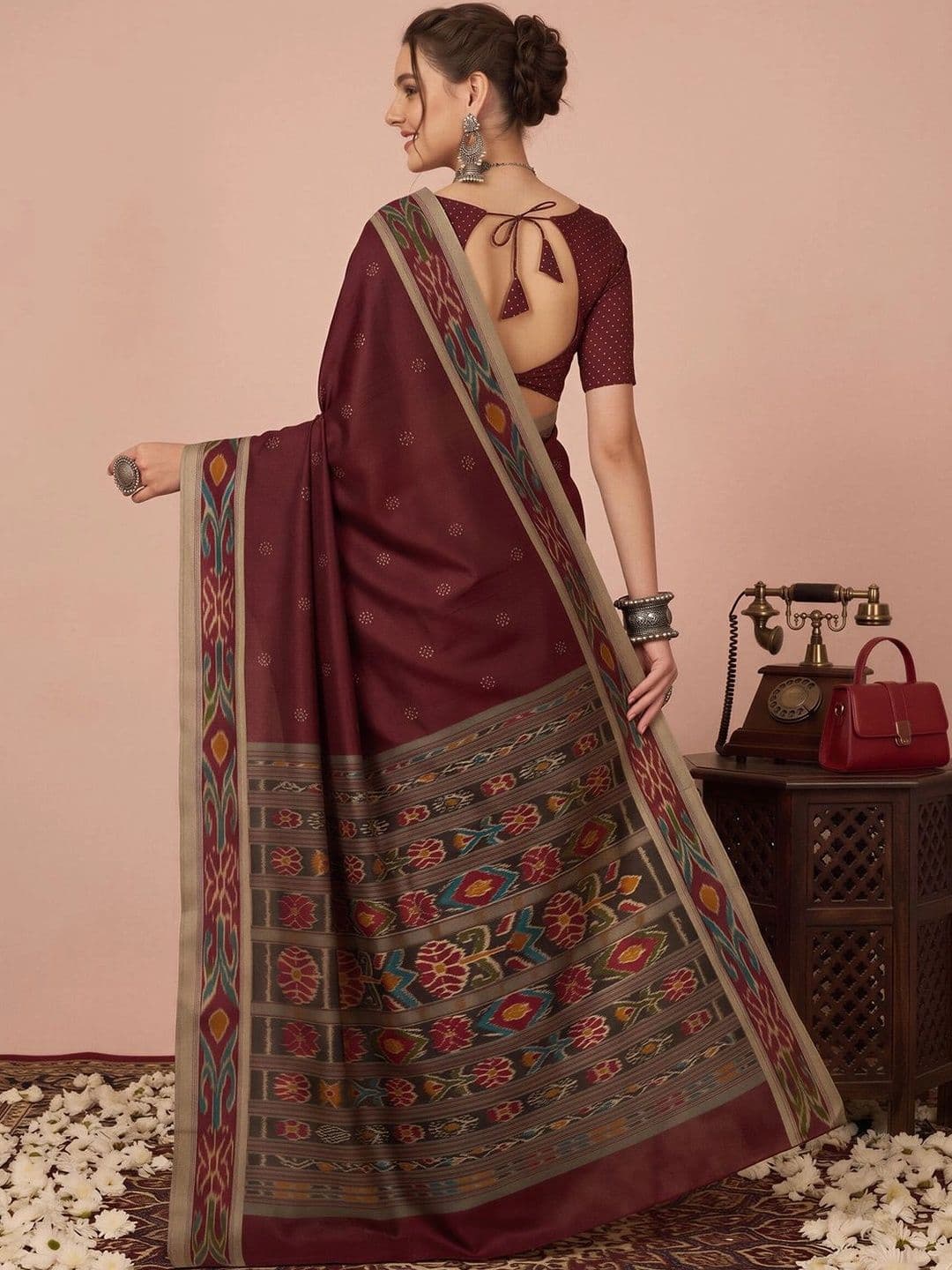 Anouk Ethnic Motifs Silk Blend Designer Ikat Saree thumbnail 3
