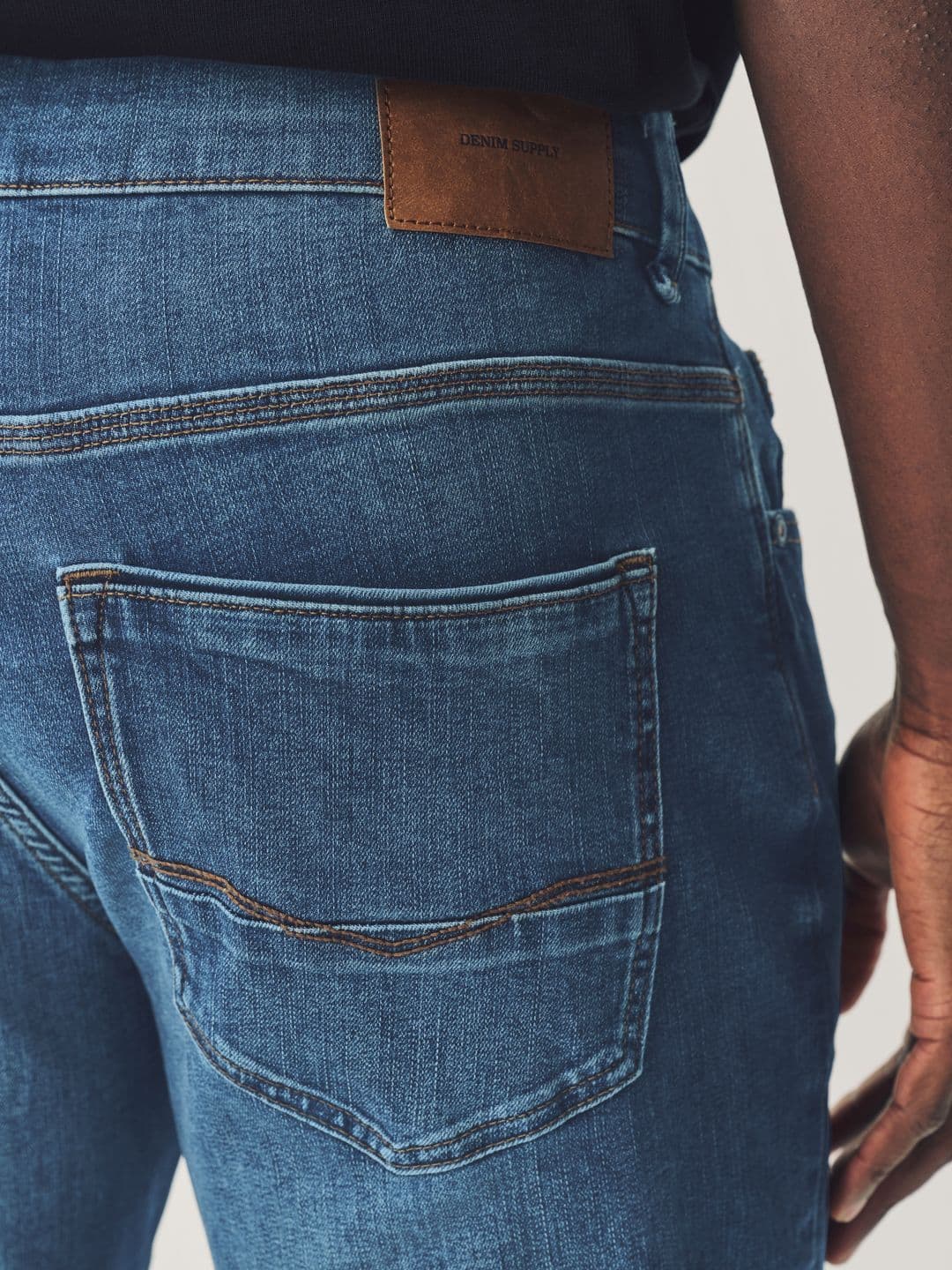 NEXT Men Slim Fit Mid-Rise Light Fade Stretchable Jeans thumbnail 3