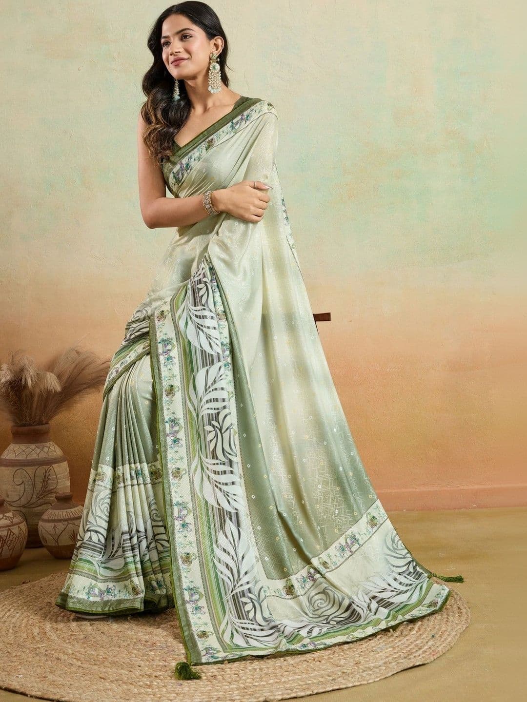 Mitera Floral Pure Crepe Saree thumbnail 2