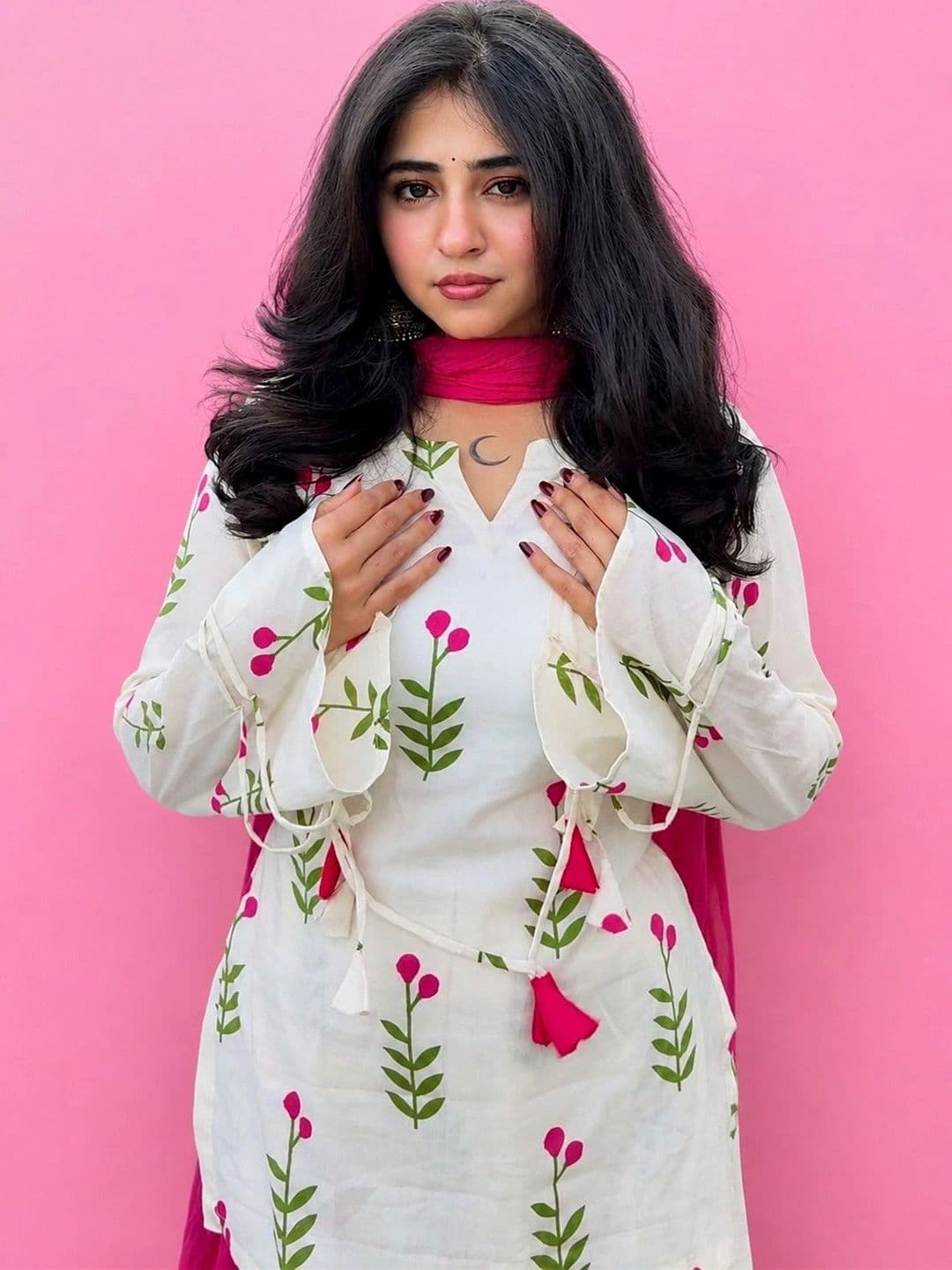 Shrivani Women Floral Printed Regular Pure Cotton Kurta with Palazzos & With Dupatta thumbnail 4