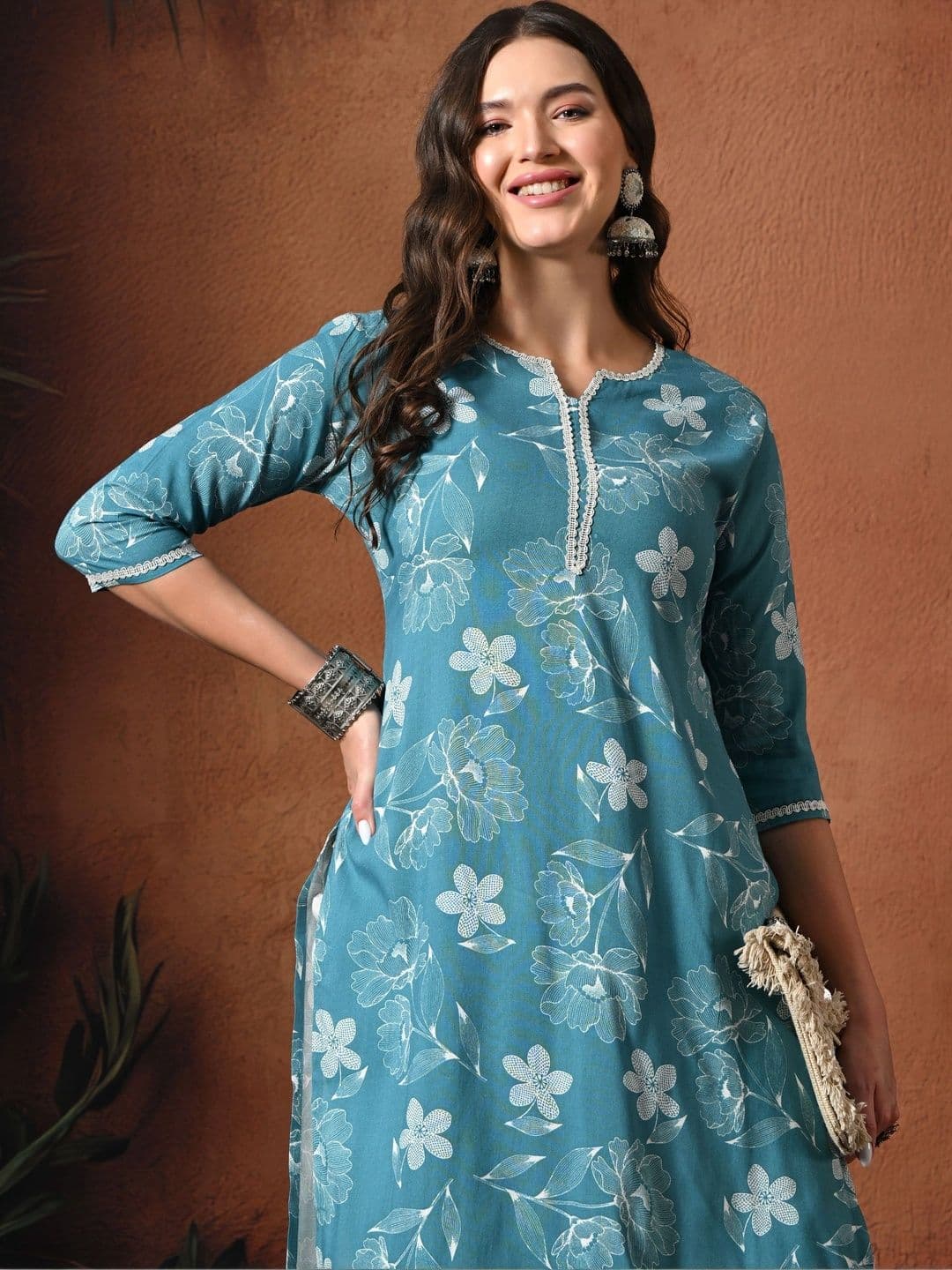 Sangria Women Floral Printed Floral Kurta thumbnail 2