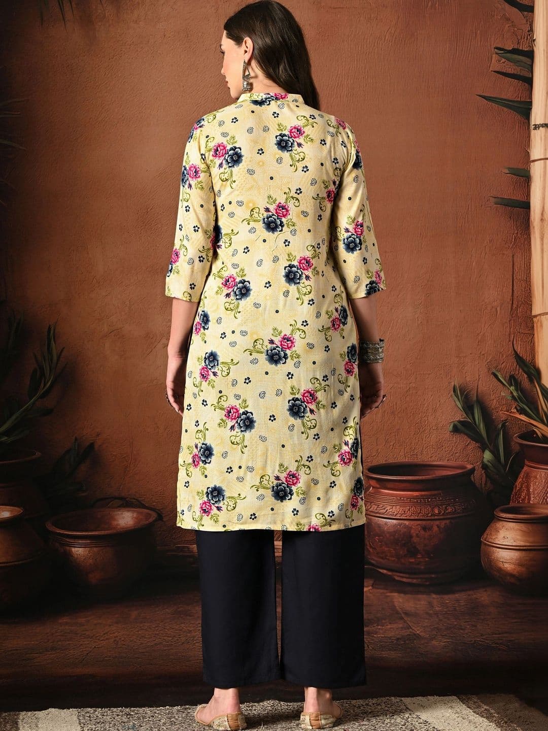 Sangria Women Floral Printed Floral Kurta thumbnail 4