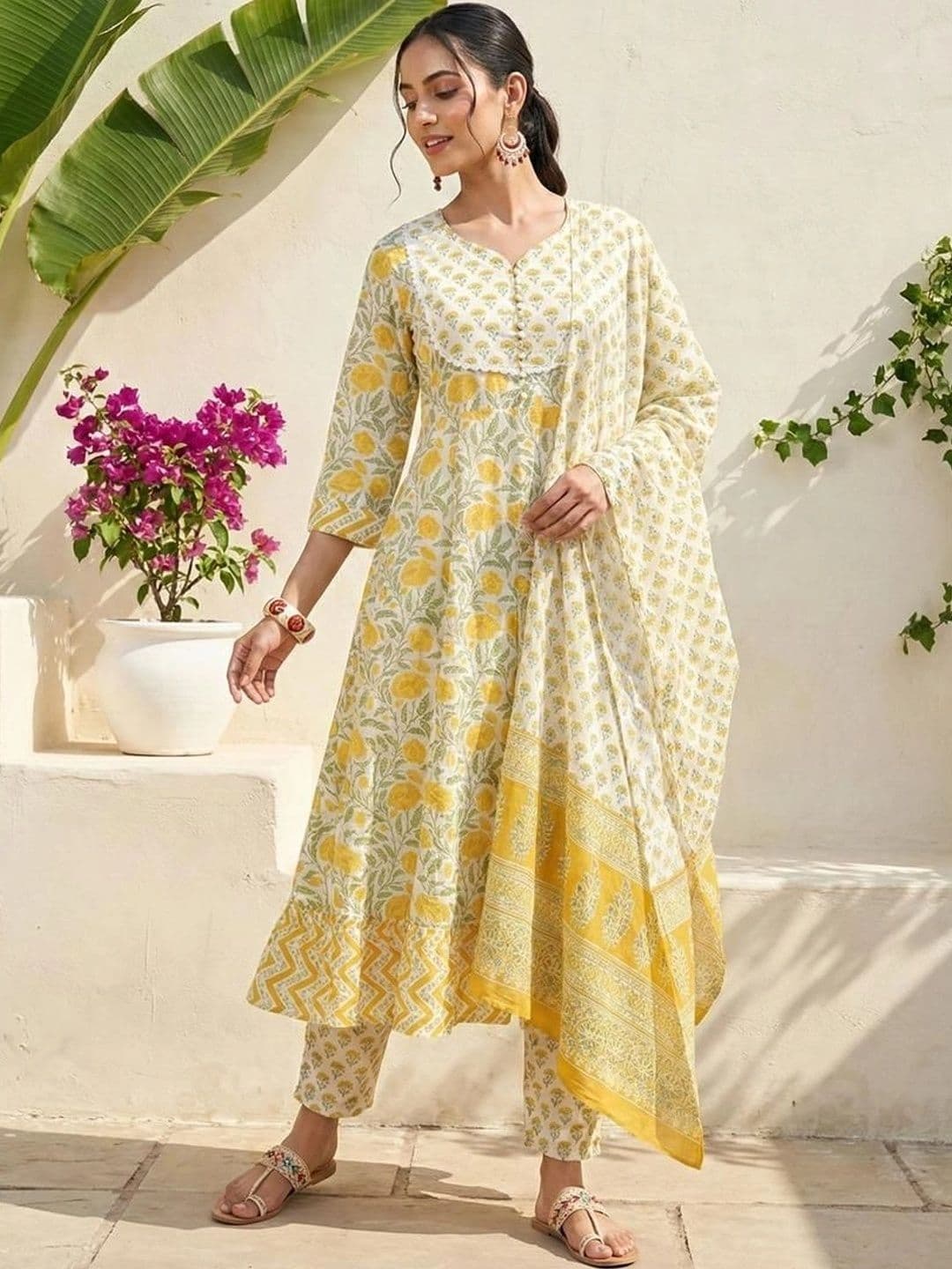SHRI VANYA CREATION Women Floral Printed Empire Pure Cotton Kurta with Trousers & With Dupatta thumbnail 5