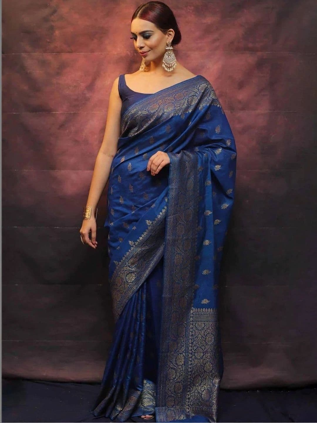 Zoomera Woven Design Zari Art Silk Banarasi Saree thumbnail 5