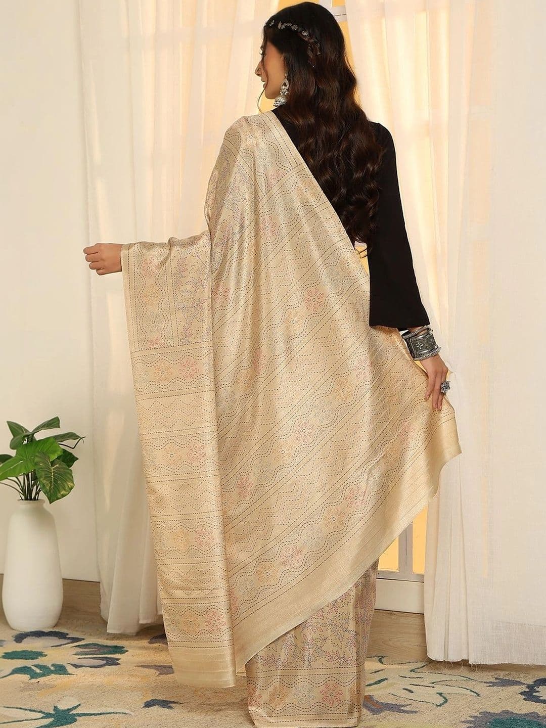 Garden Vareli Ethnic Motifs Embroidered Pure Linen Saree thumbnail 5