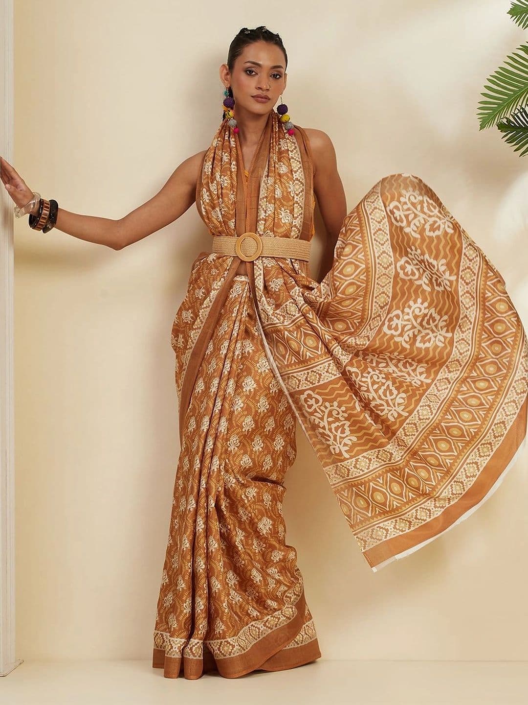 Garden Vareli Ethnic Motifs Poly Georgette Saree thumbnail 6